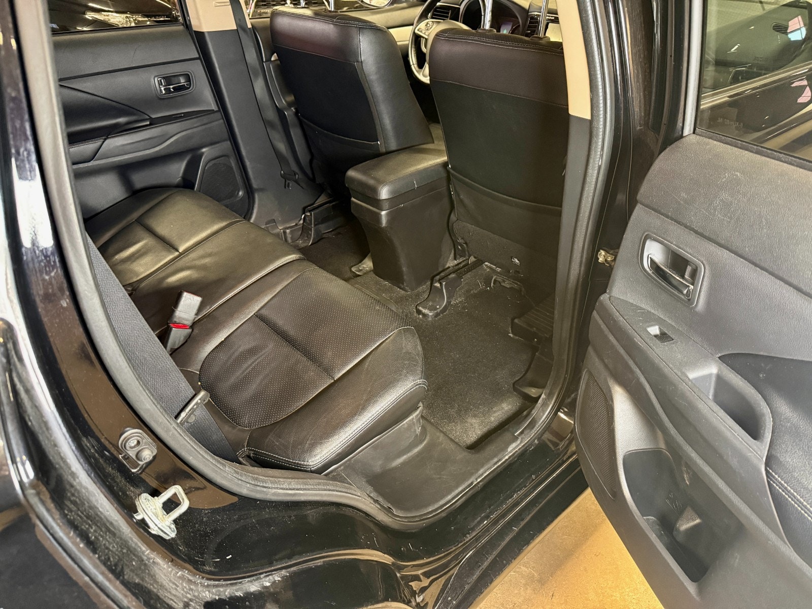 Mitsubishi Outlander PHEV CVT, 203hp, 2014