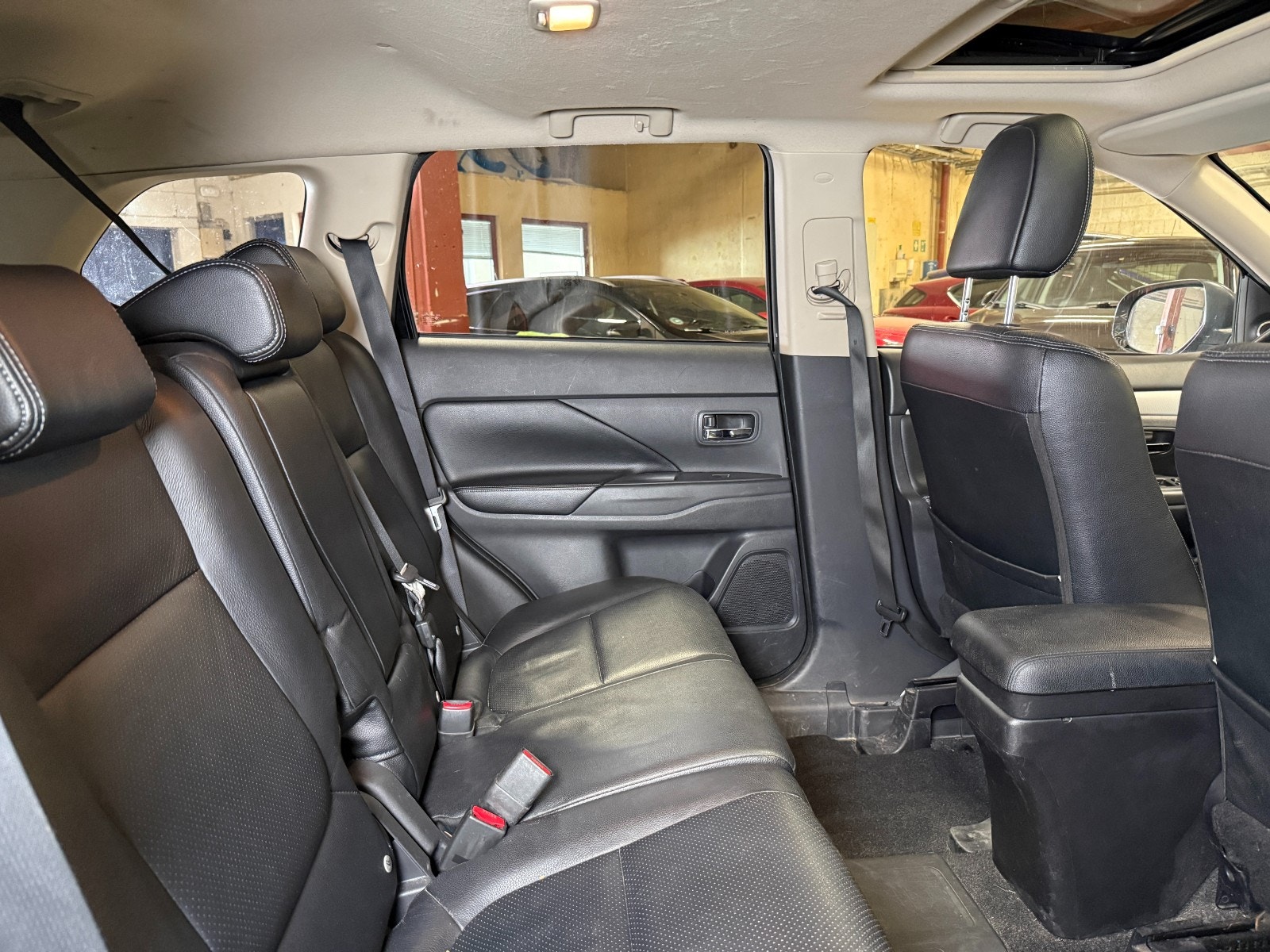 Mitsubishi Outlander PHEV CVT, 203hp, 2014