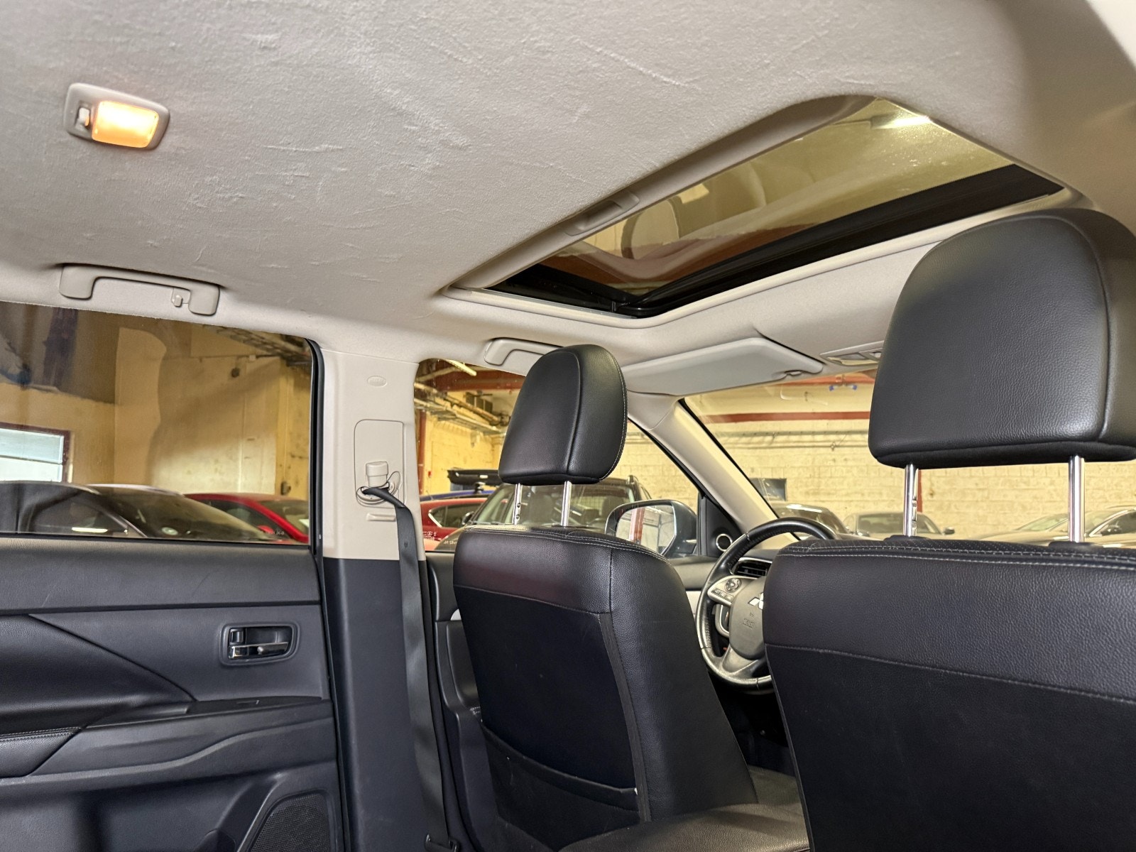 Mitsubishi Outlander PHEV CVT, 203hp, 2014