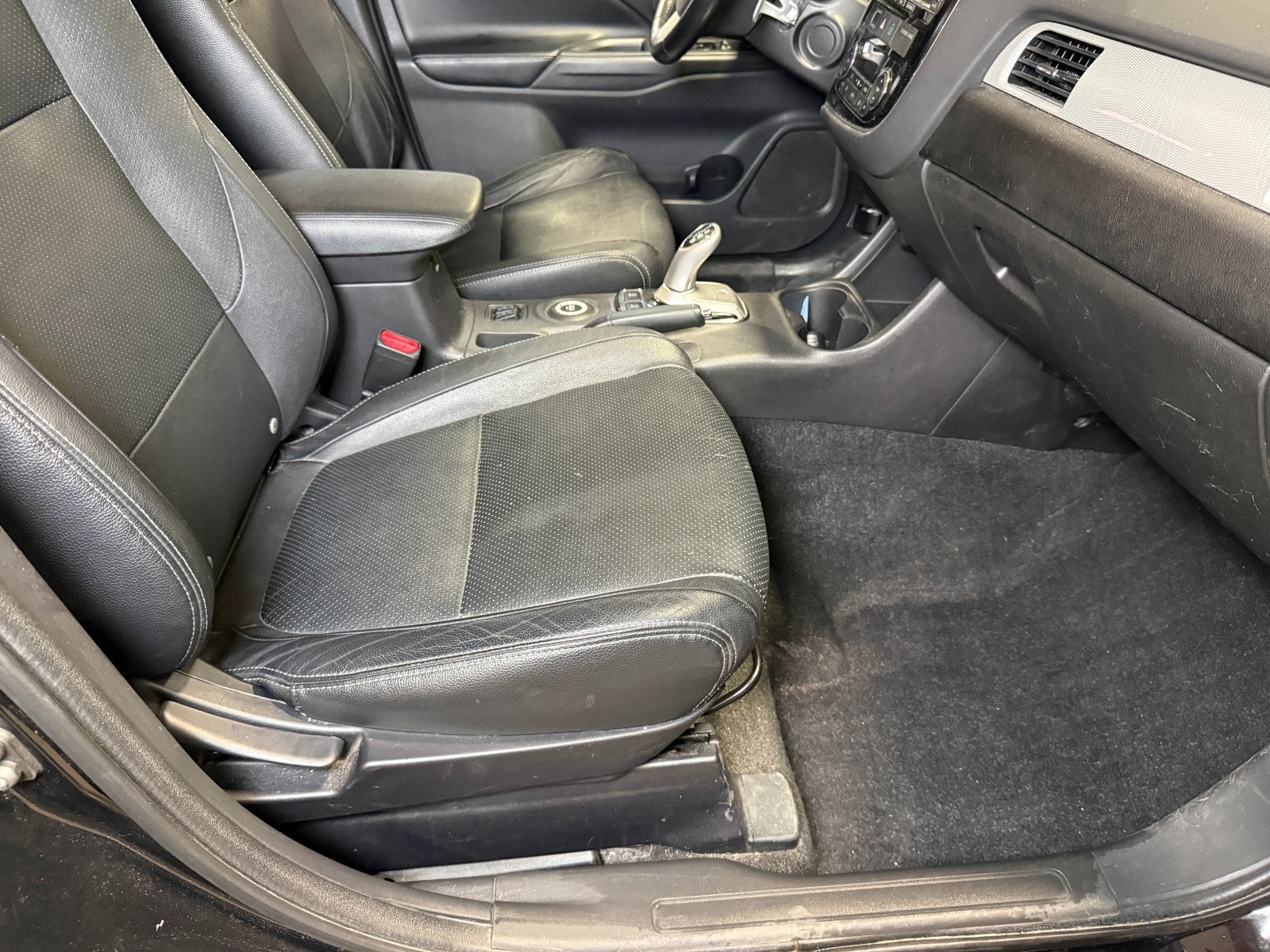 Mitsubishi Outlander PHEV CVT, 203hp, 2014