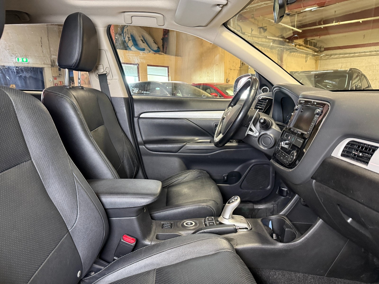 Mitsubishi Outlander PHEV CVT, 203hp, 2014