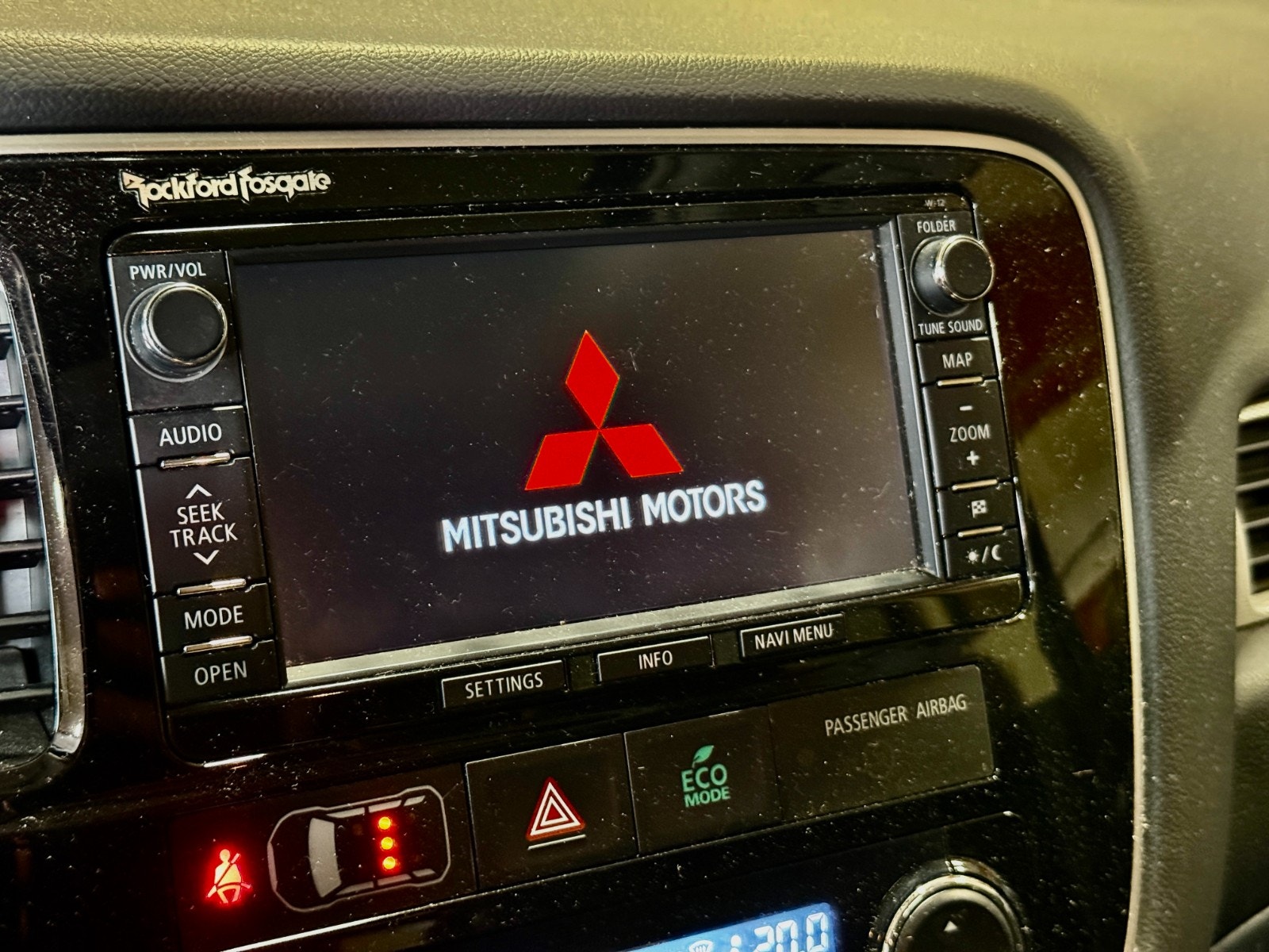 Mitsubishi Outlander PHEV CVT, 203hp, 2014