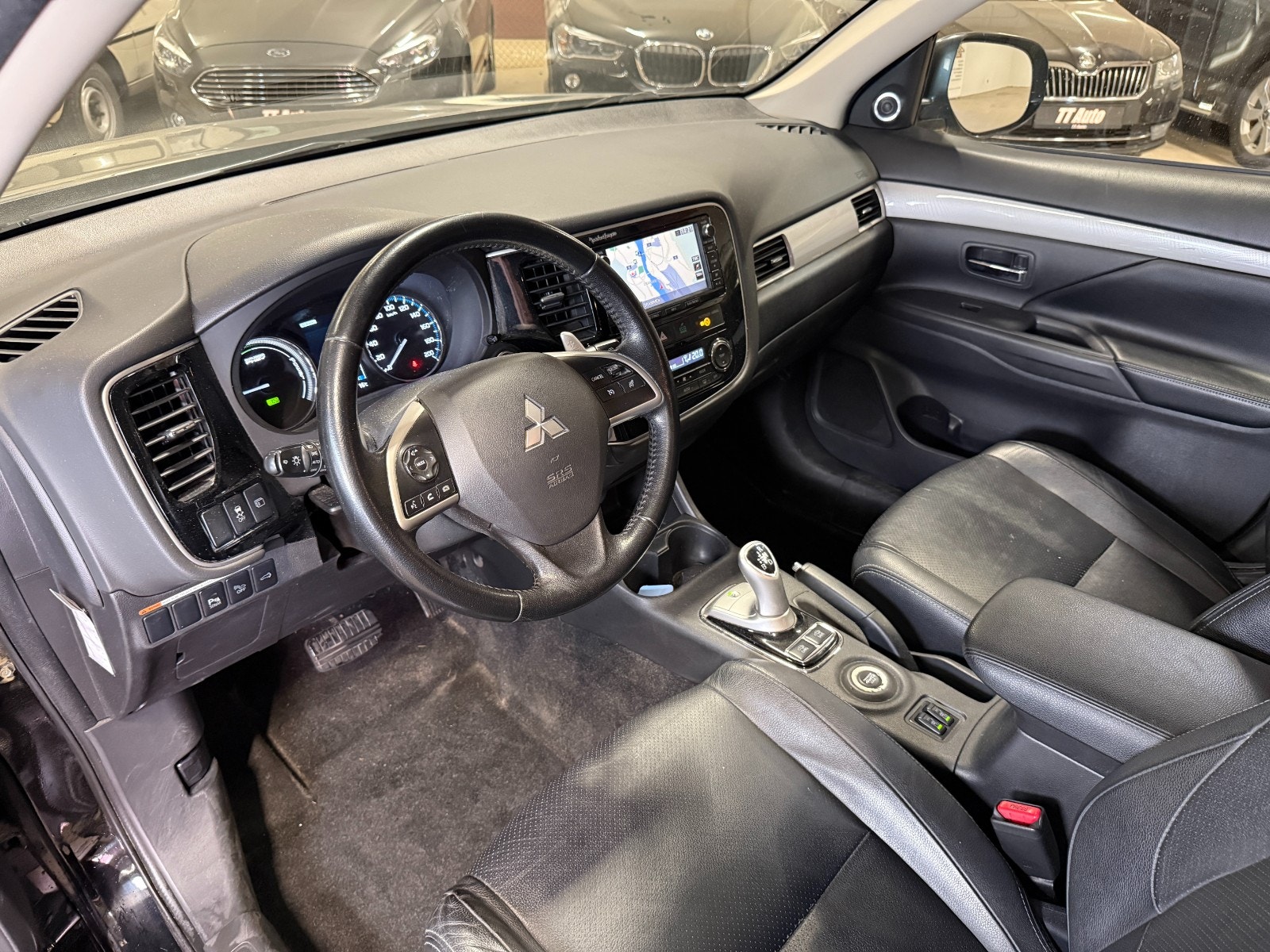 Mitsubishi Outlander PHEV CVT, 203hp, 2014
