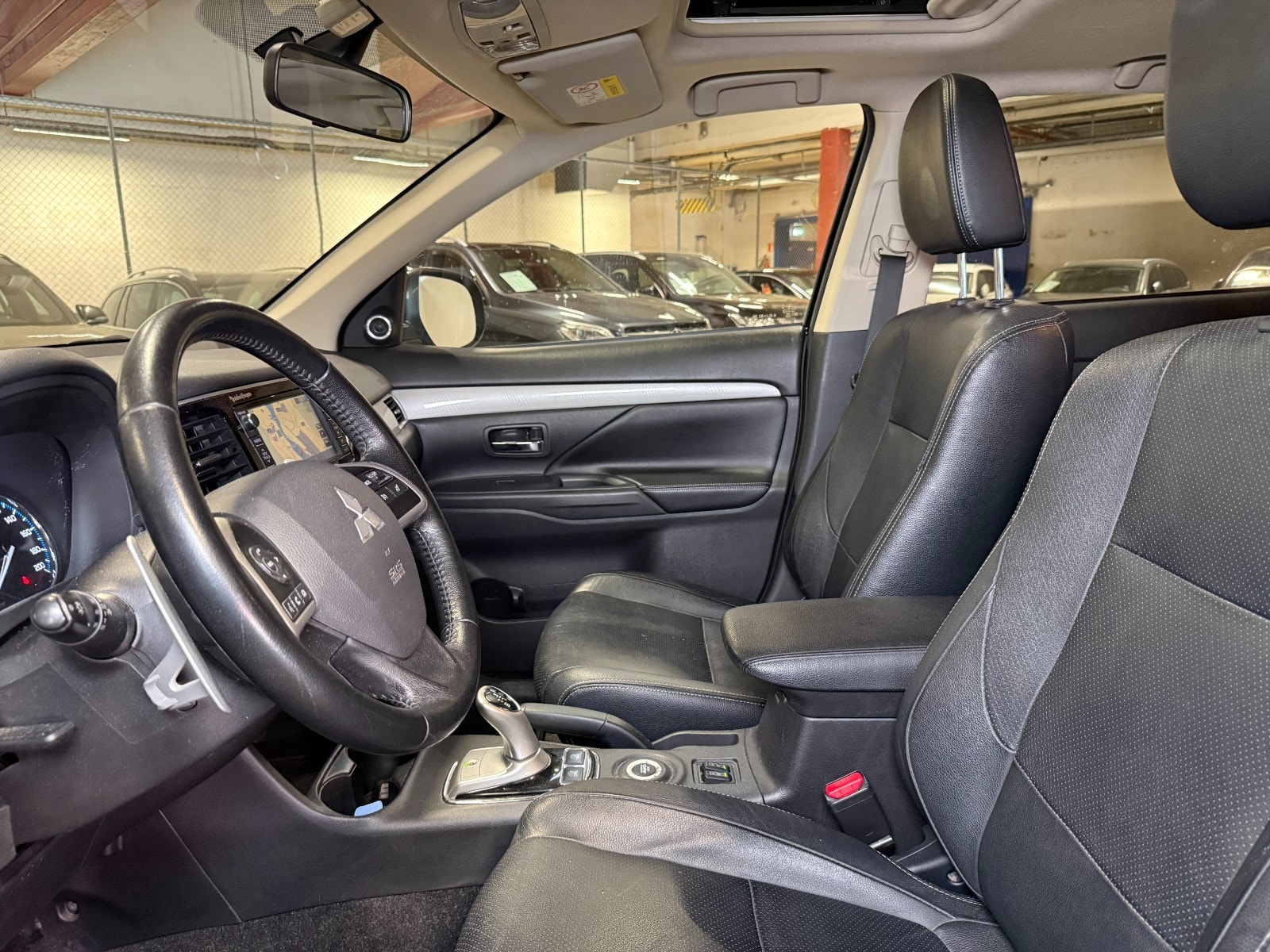 Mitsubishi Outlander PHEV CVT, 203hp, 2014