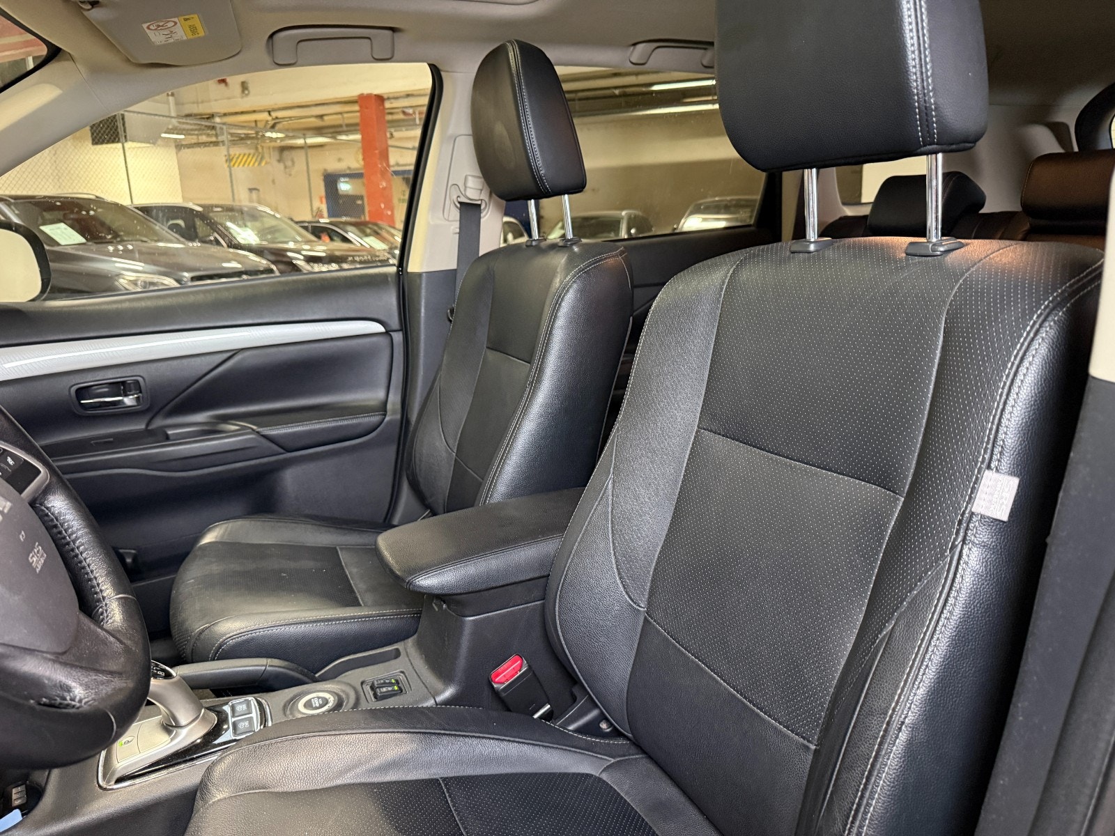 Mitsubishi Outlander PHEV CVT, 203hp, 2014