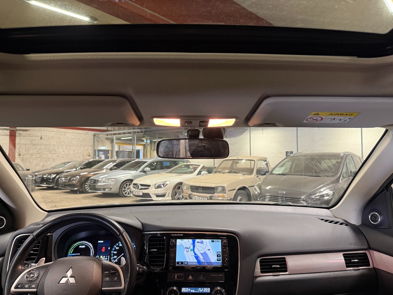 Mitsubishi Outlander PHEV CVT, 203hp, 2014