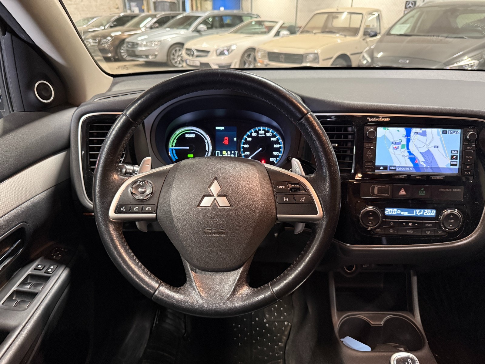 Mitsubishi Outlander PHEV CVT, 203hp, 2014