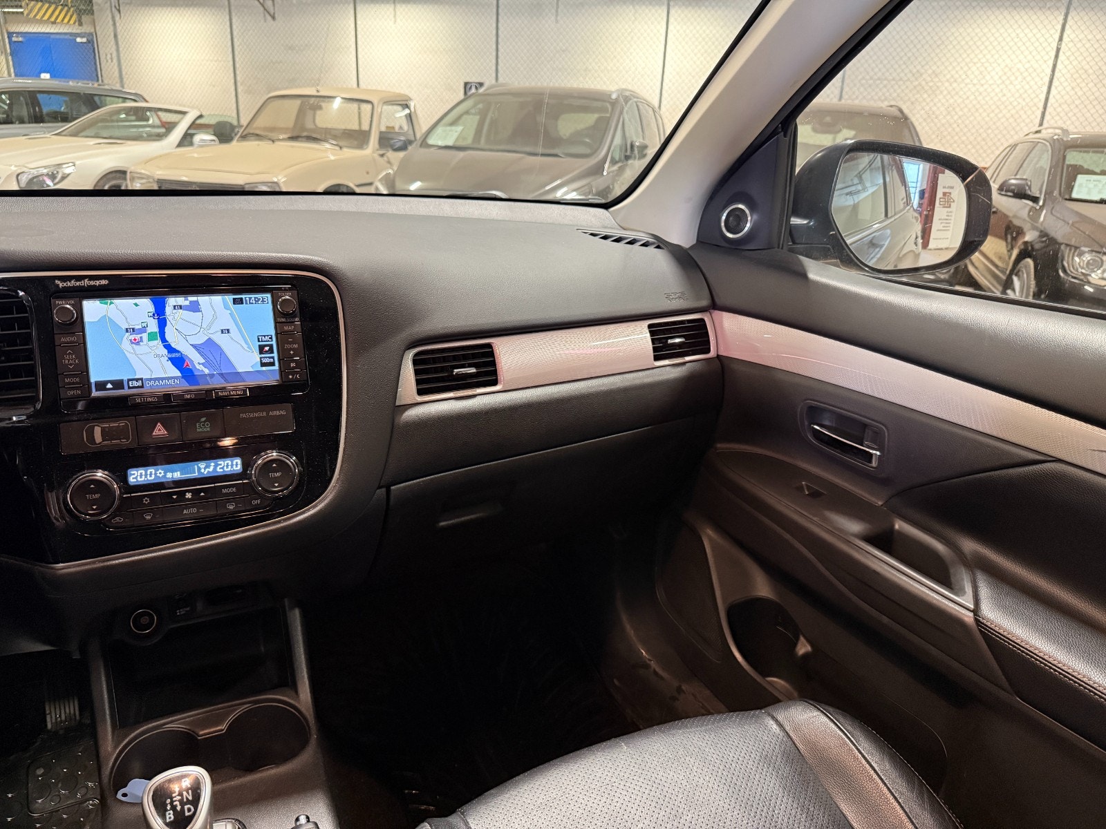 Mitsubishi Outlander PHEV CVT, 203hp, 2014