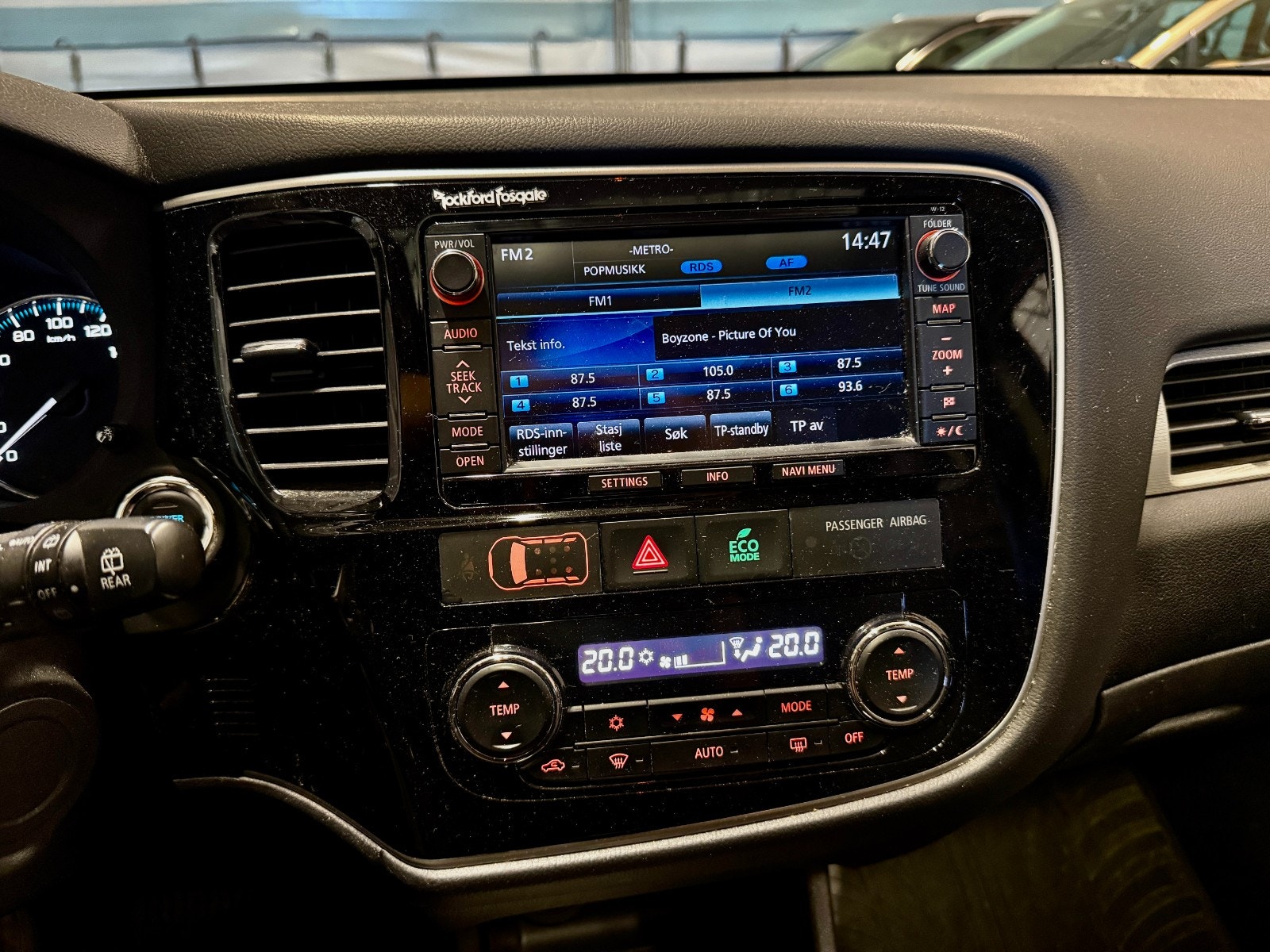 Mitsubishi Outlander PHEV CVT, 203hp, 2014