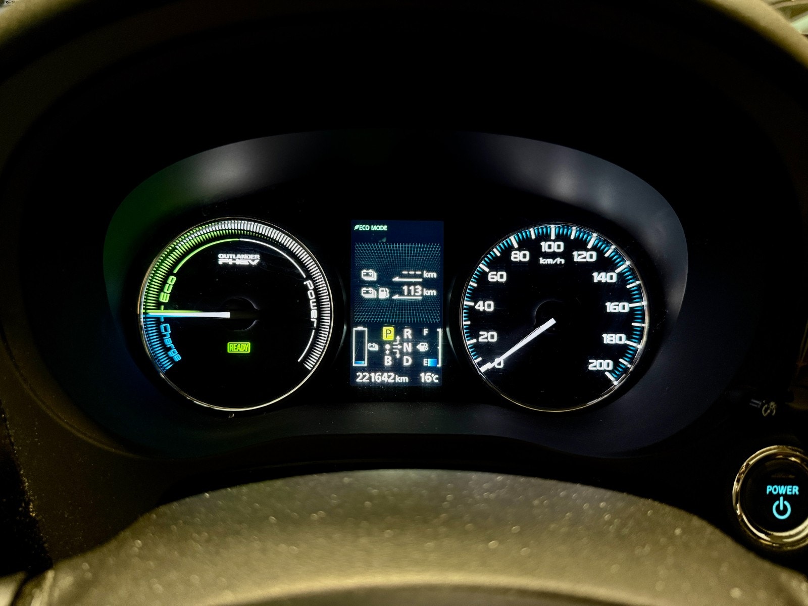 Mitsubishi Outlander PHEV CVT, 203hp, 2014