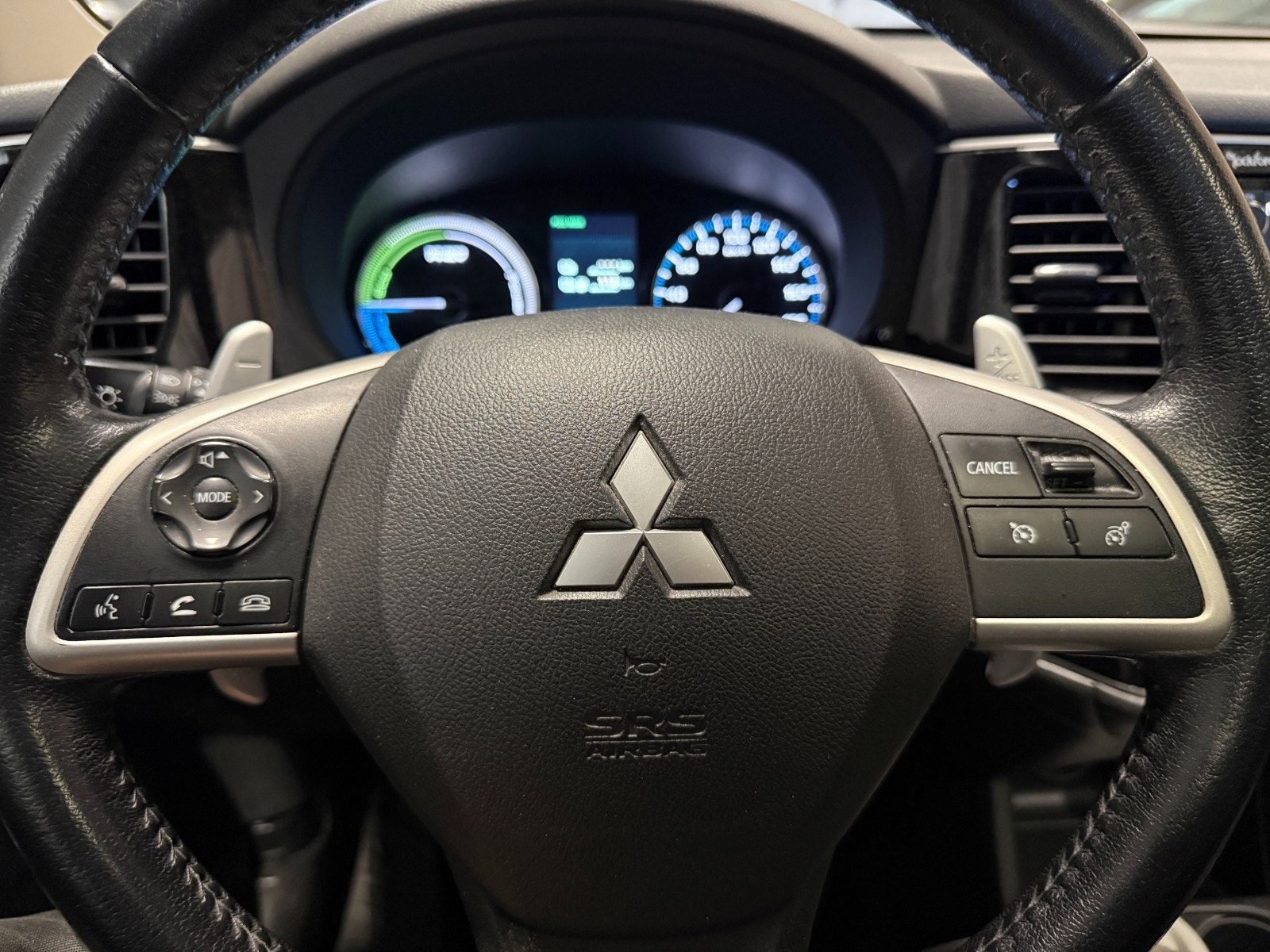 Mitsubishi Outlander PHEV CVT, 203hp, 2014