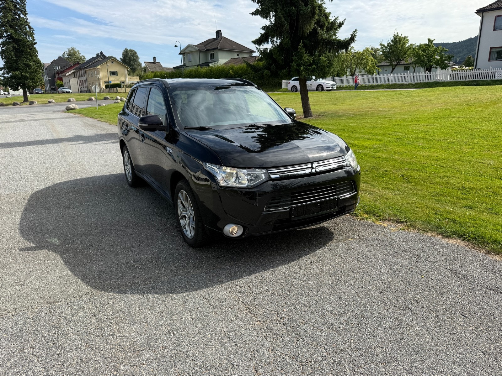Mitsubishi Outlander PHEV CVT, 203hp, 2014