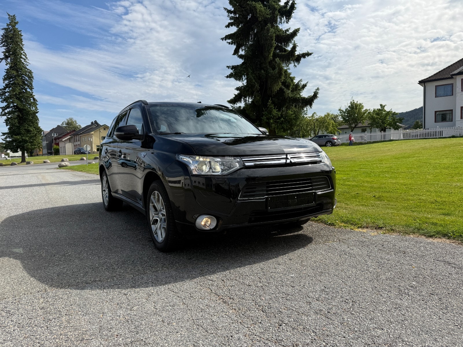 Mitsubishi Outlander PHEV CVT, 203hp, 2014