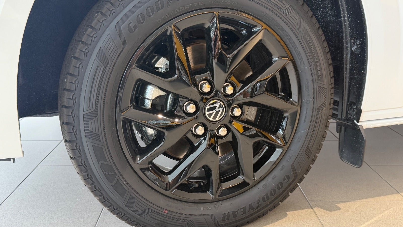 Volkswagen e-Transporter 64 kWh, 286hk, 2026