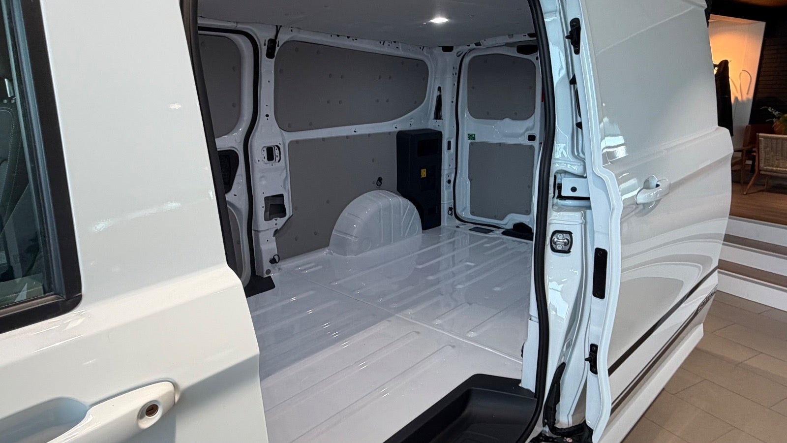 Volkswagen e-Transporter 64 kWh, 286hk, 2026