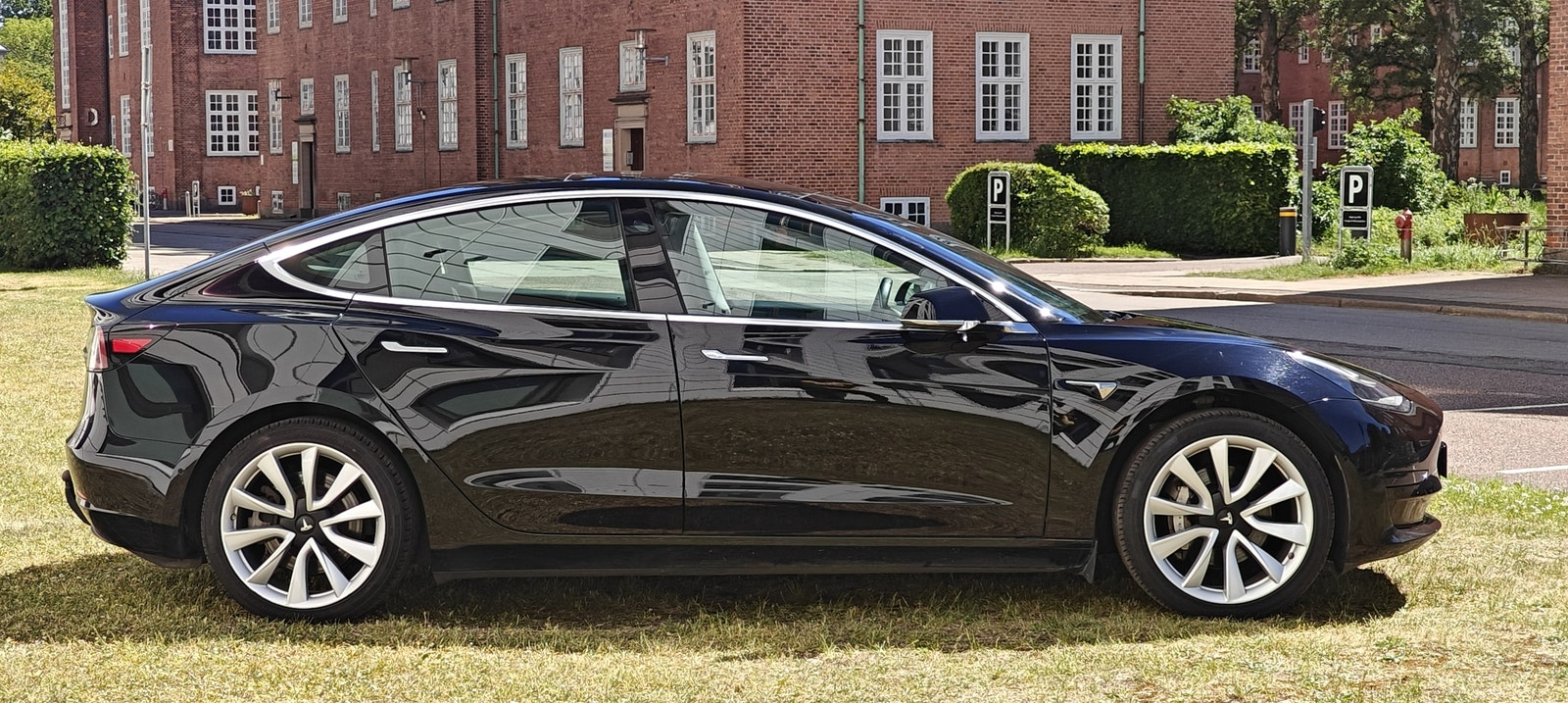 Tesla Model 3 Standard Range Plus, 325ps, 2020