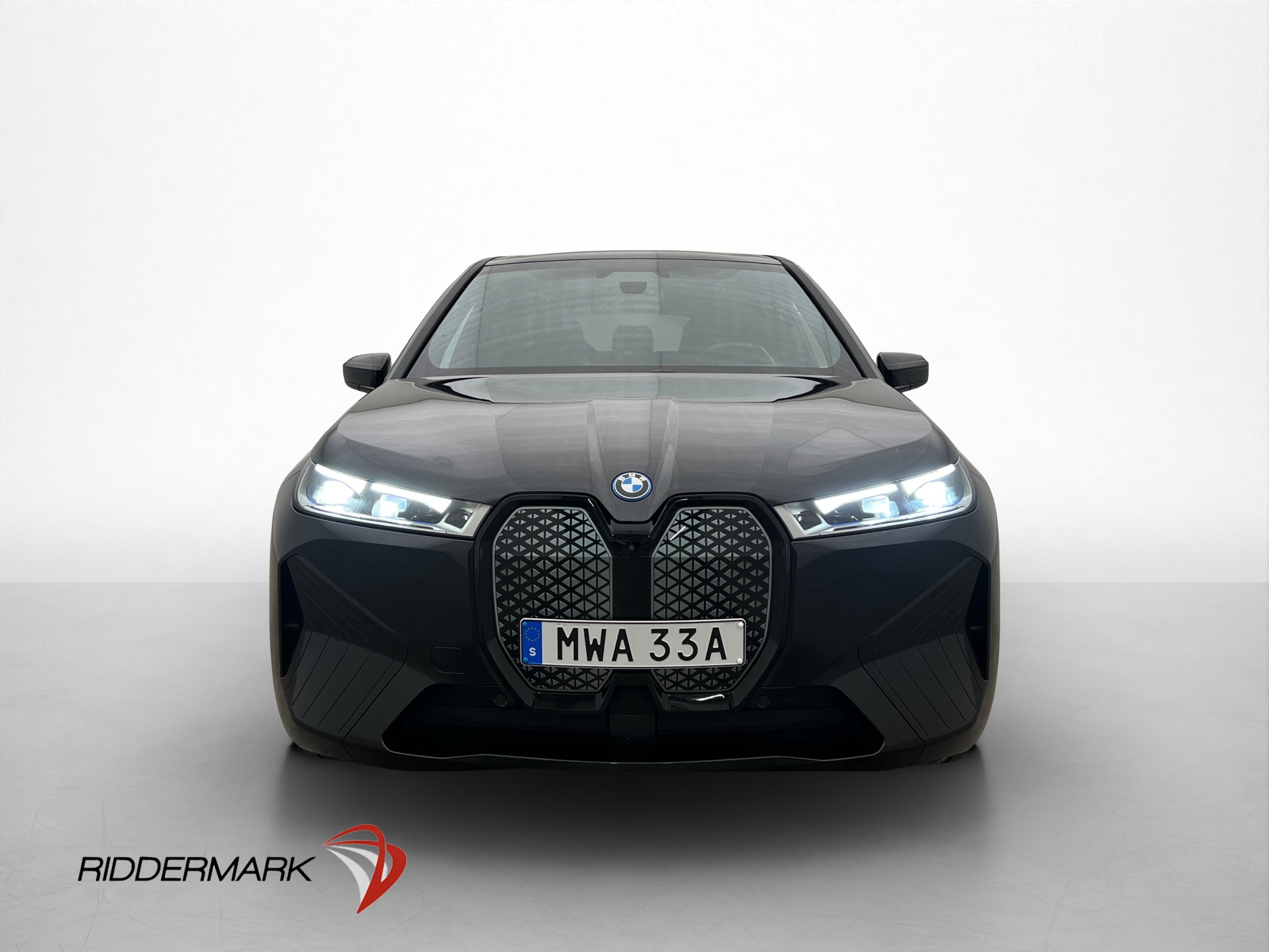BMW iX xDrive40, 326ps, 2024