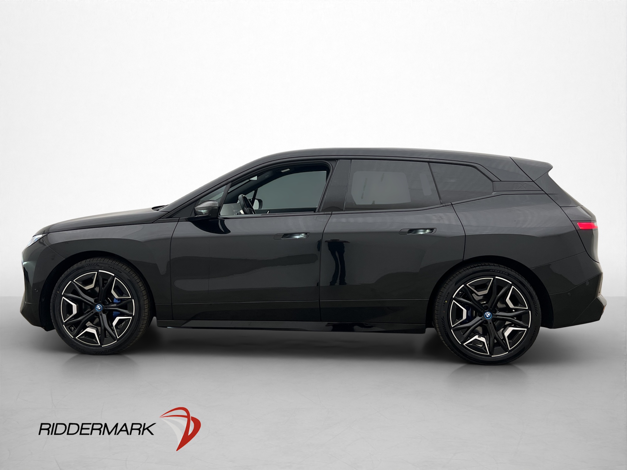 BMW iX xDrive40, 326ps, 2024