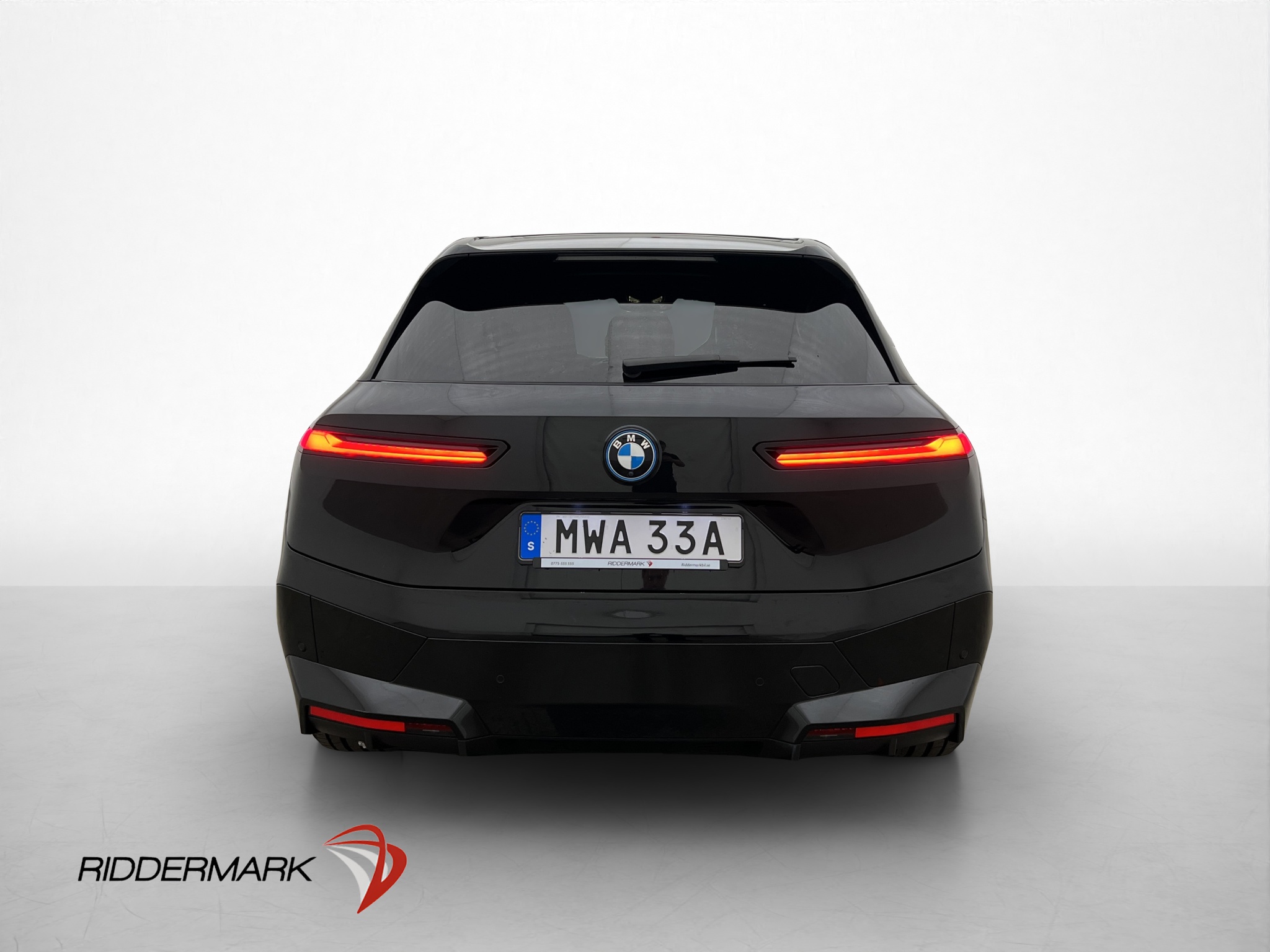 BMW iX xDrive40, 326ps, 2024