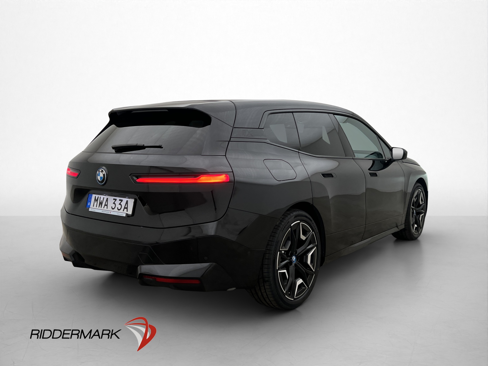 BMW iX xDrive40, 326ps, 2024