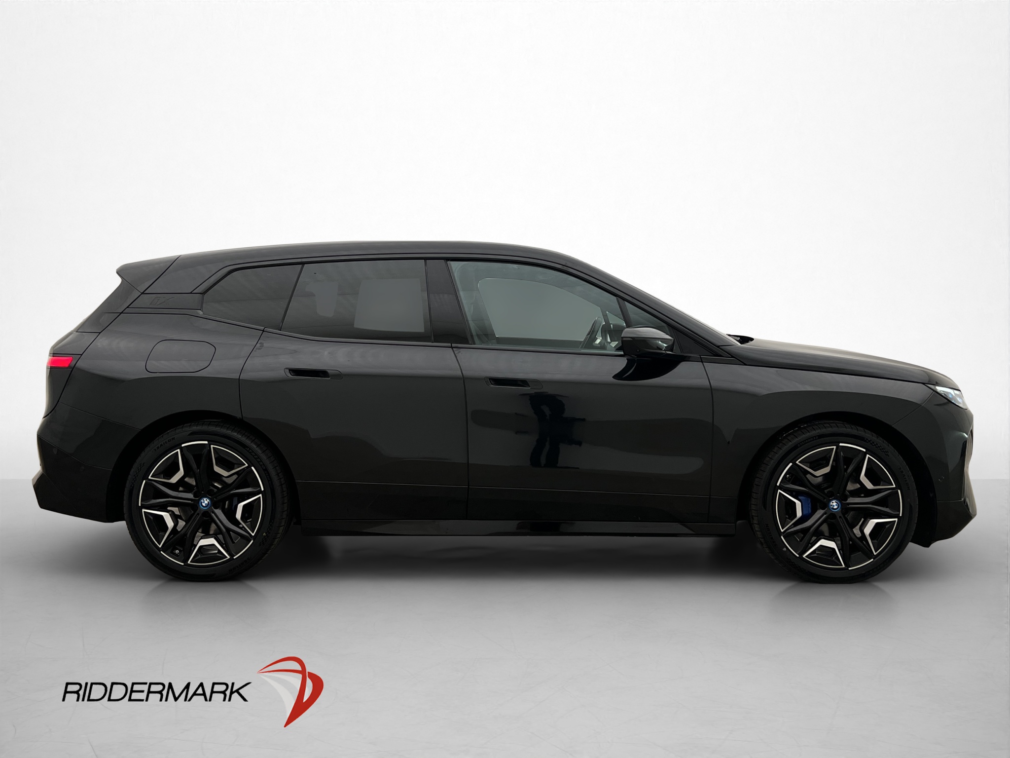 BMW iX xDrive40, 326ps, 2024