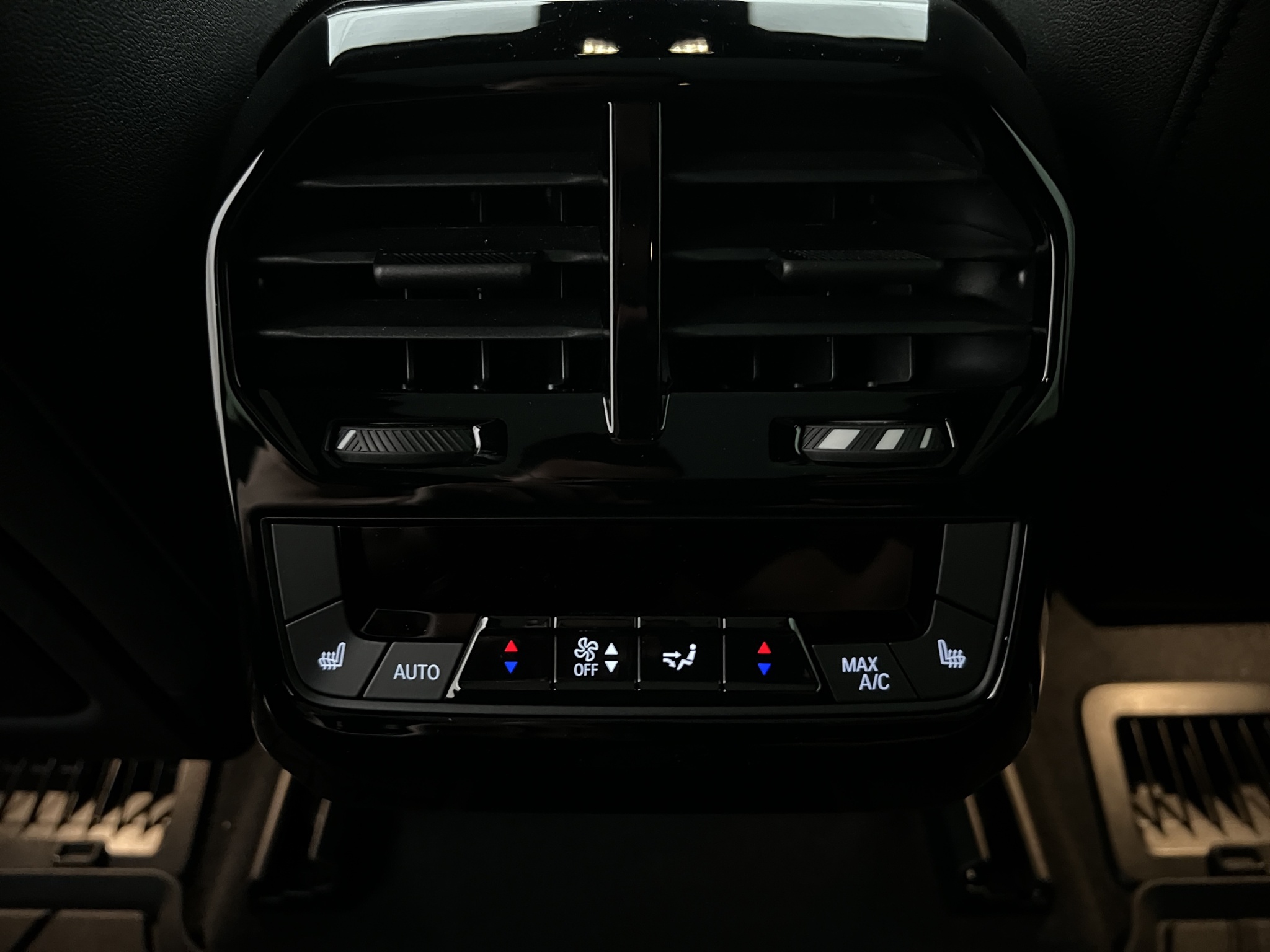 BMW iX xDrive40, 326ps, 2024