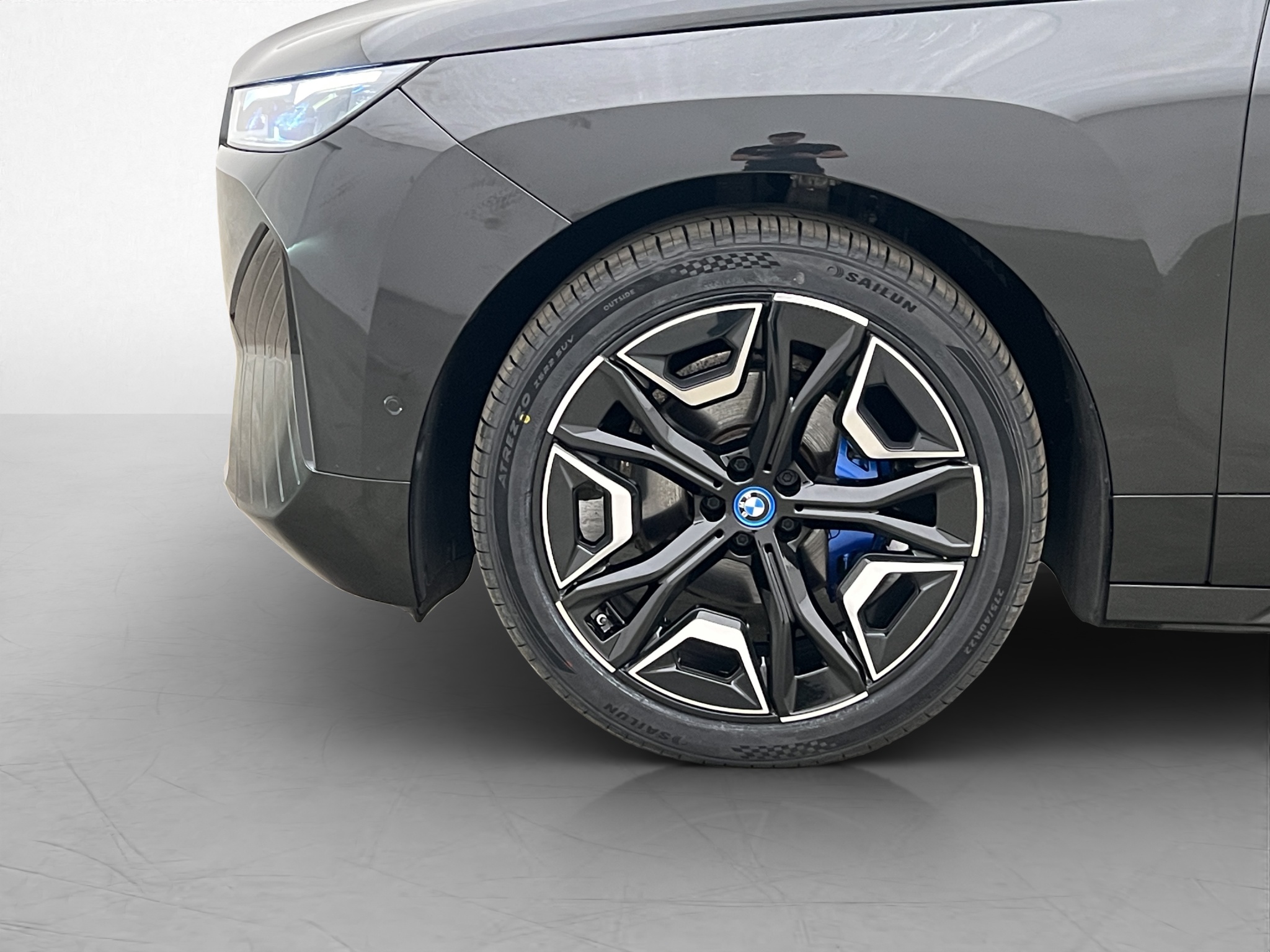 BMW iX xDrive40, 326ps, 2024