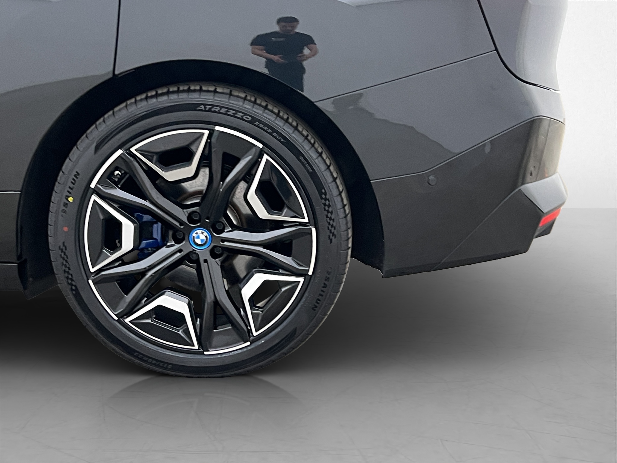 BMW iX xDrive40, 326ps, 2024