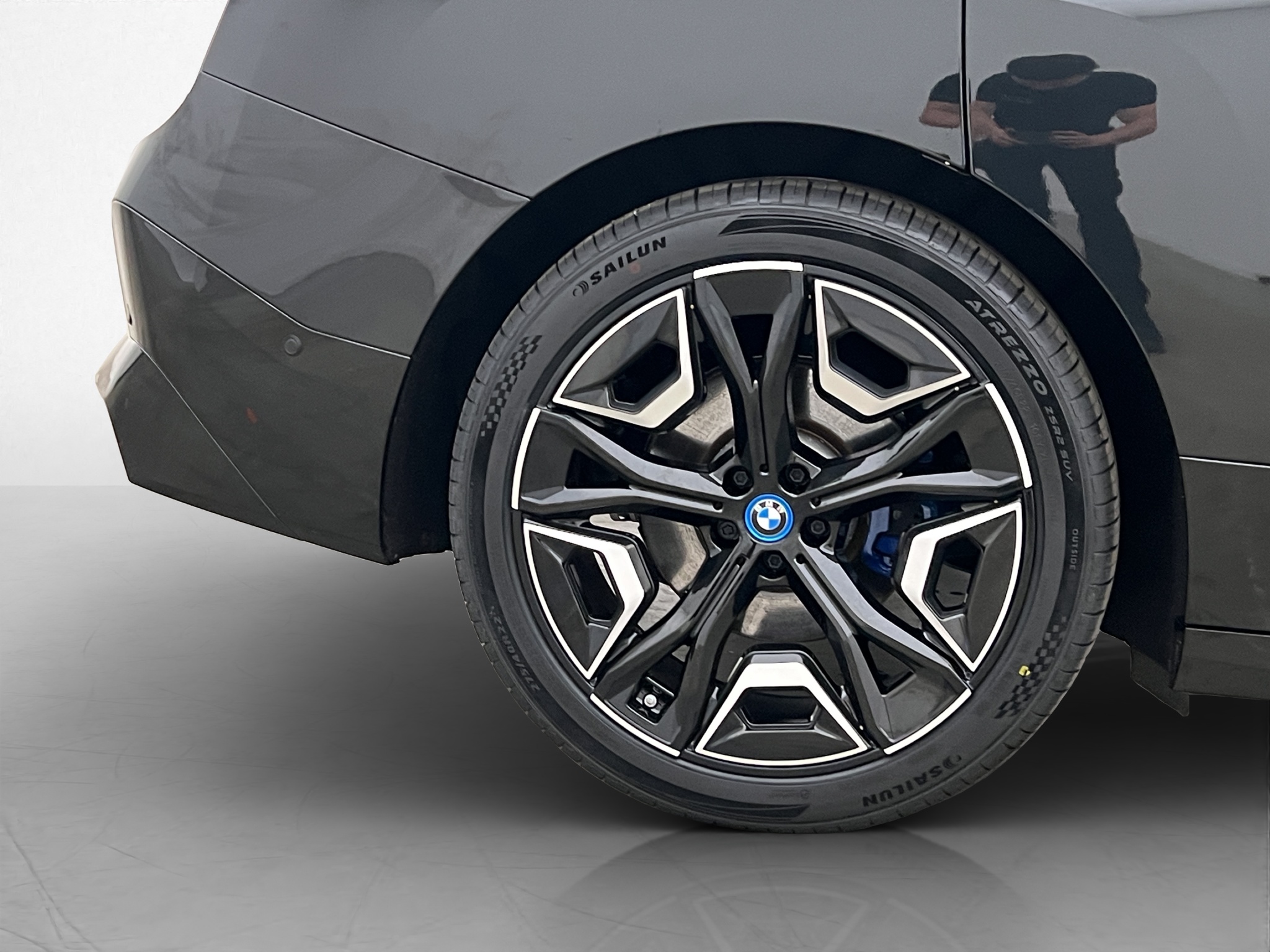 BMW iX xDrive40, 326ps, 2024