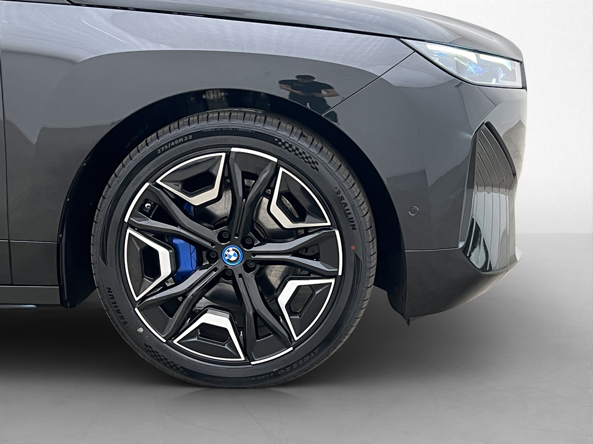 BMW iX xDrive40, 326ps, 2024