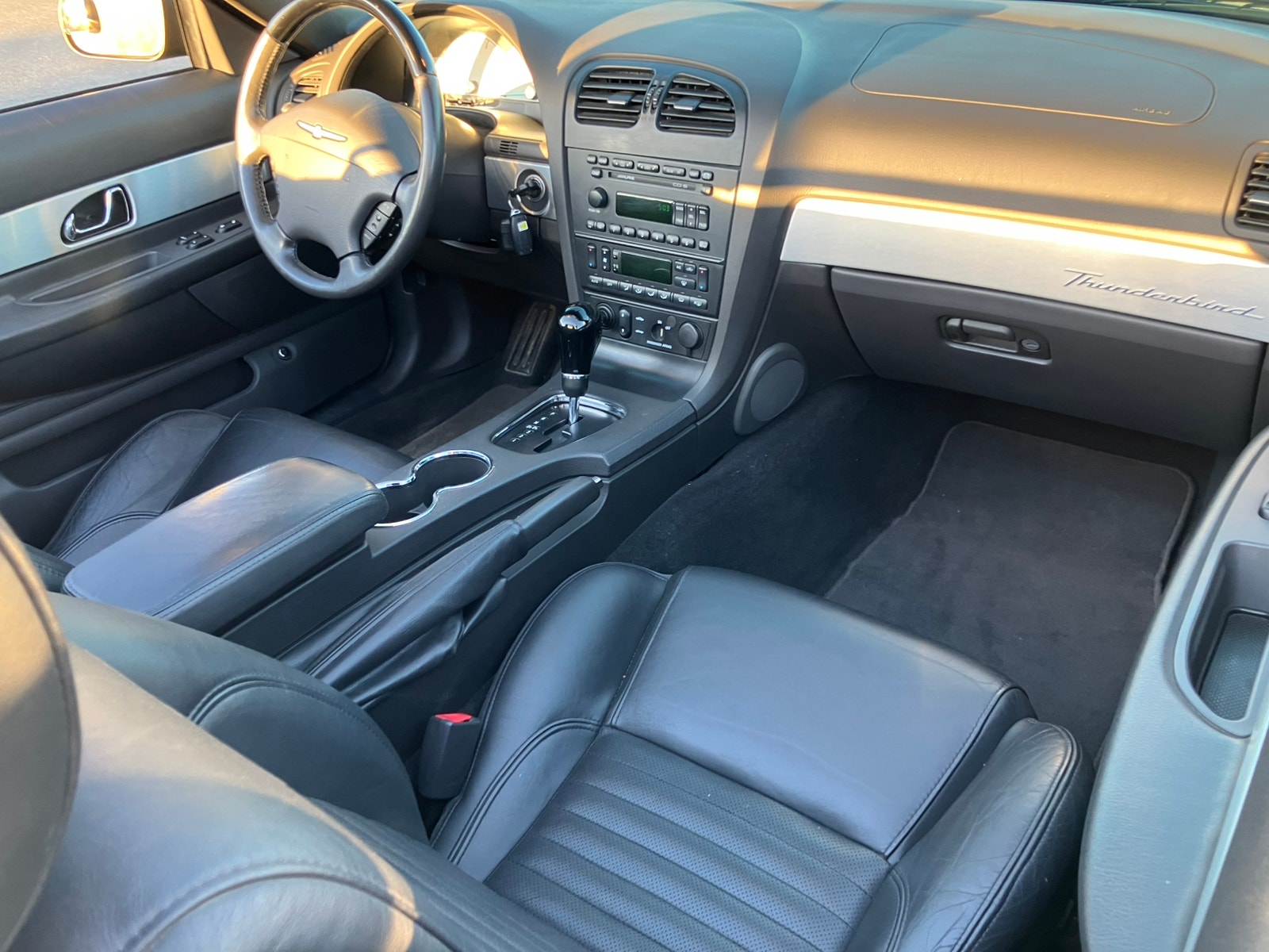Ford Thunderbird 3.9 V8 Automatic, 5-trins, 256ps, 2002