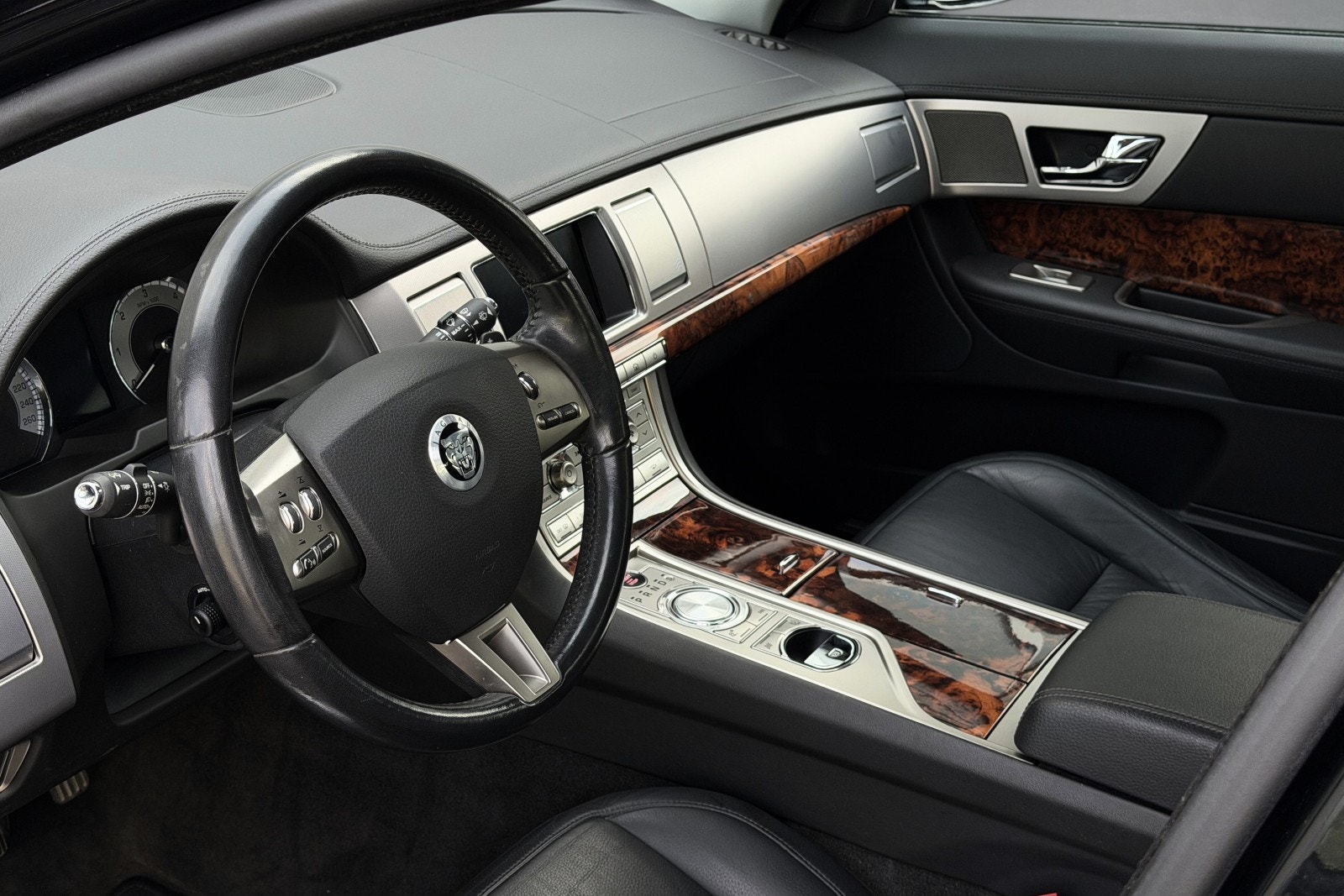 Jaguar XF 3.0 V6 Automatic, 211hp, 2010