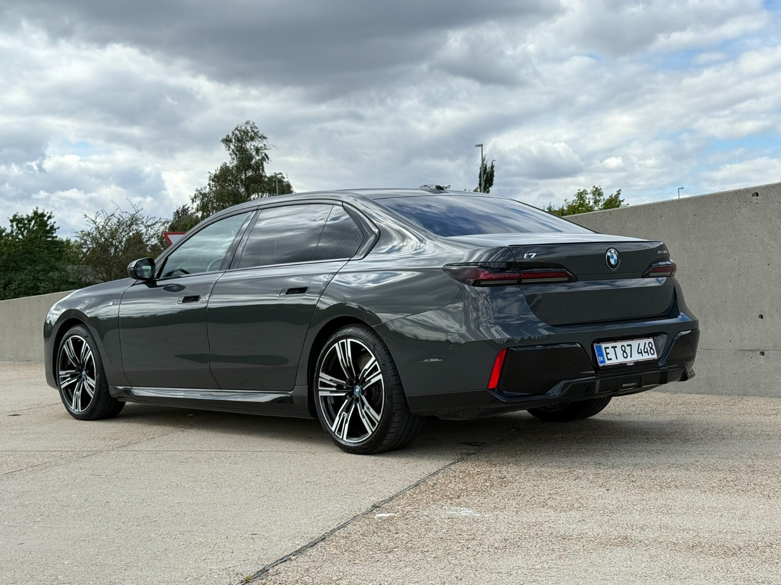 BMW i7 xDrive60, 544ps, 2023