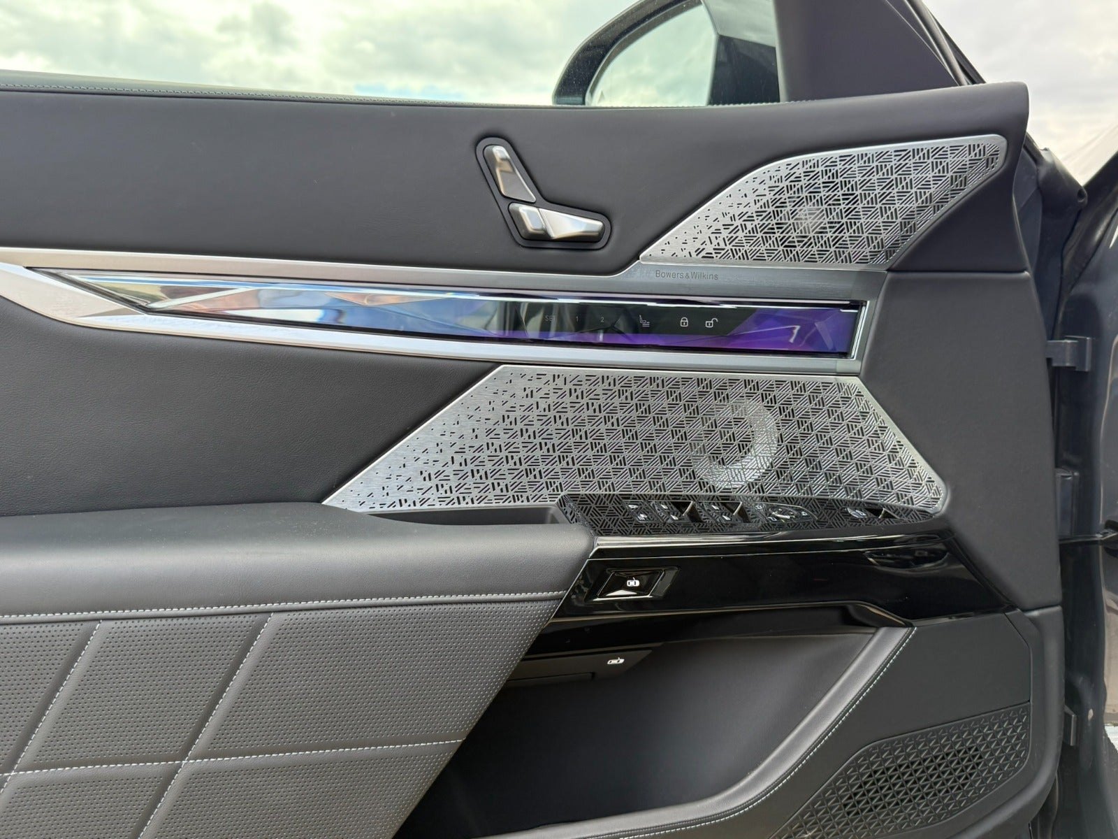 BMW i7 xDrive60, 544ps, 2023
