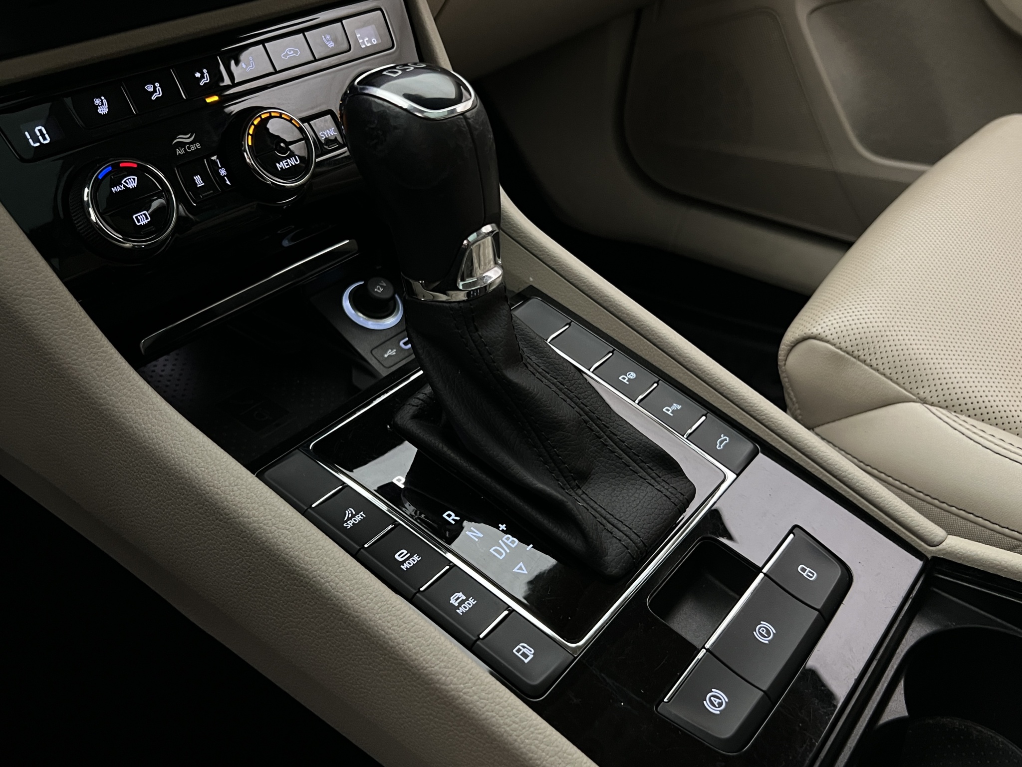 Škoda Superb iV Combi 1.4 TSI iV DSG Sequential, 218hp, 2021