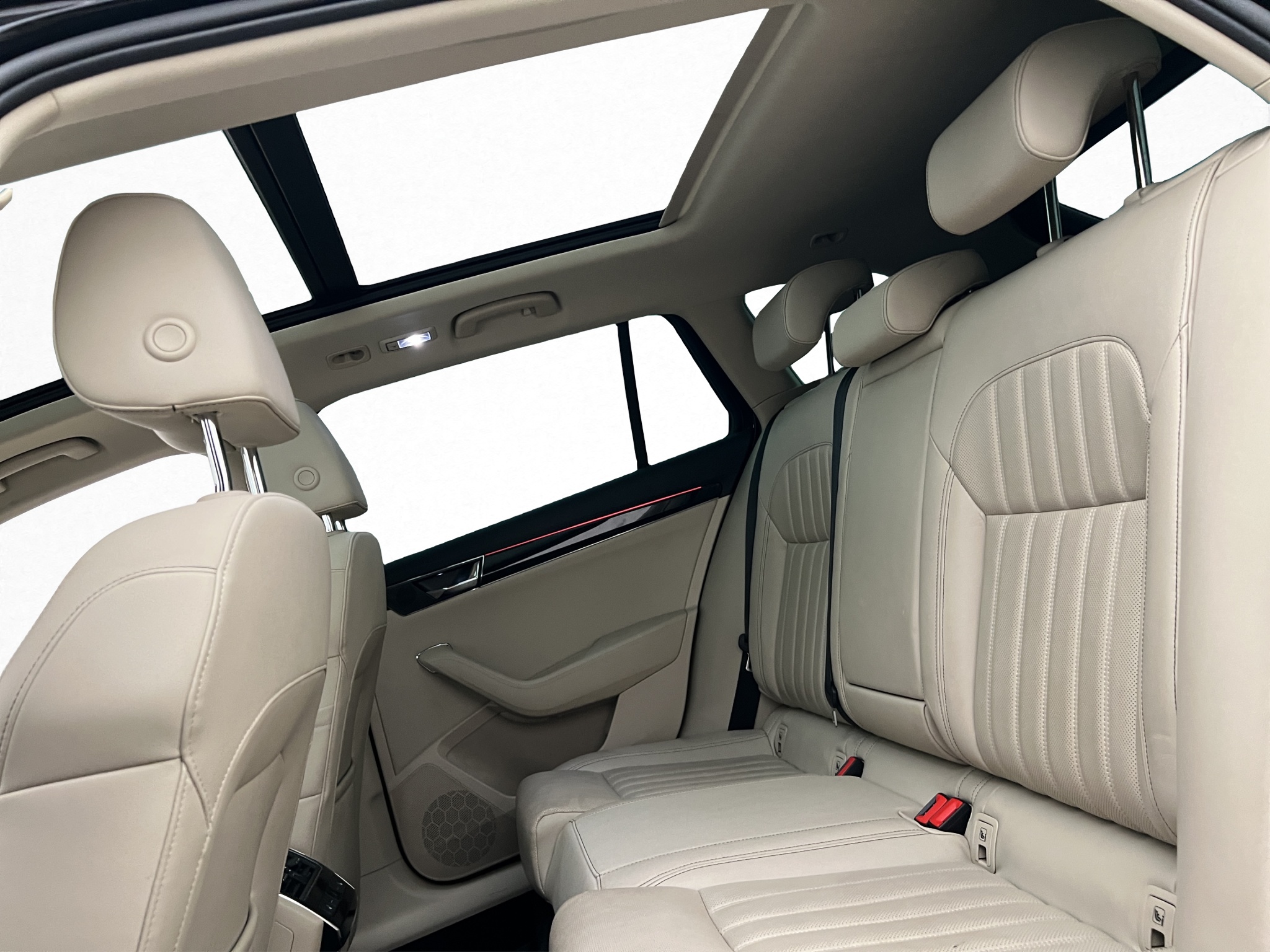 Škoda Superb iV Combi 1.4 TSI iV DSG Sequential, 218hp, 2021