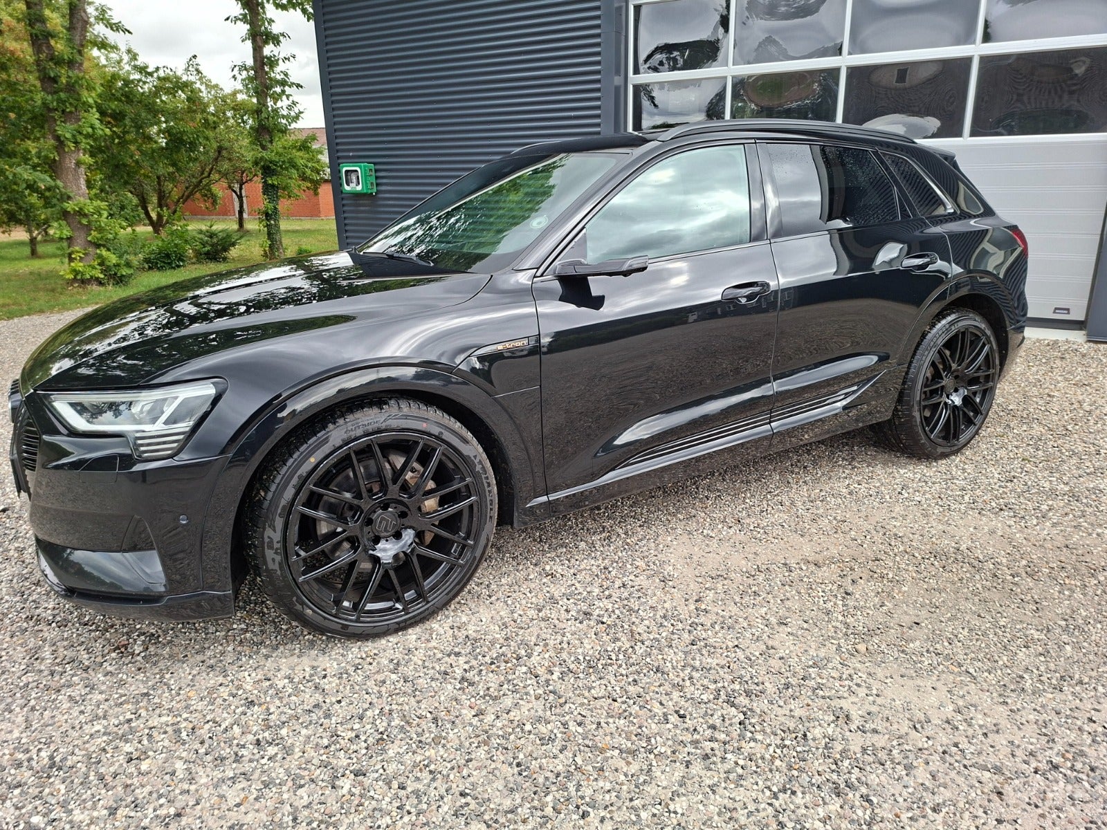 Audi e-tron 55 quattro, 408hp, 2020