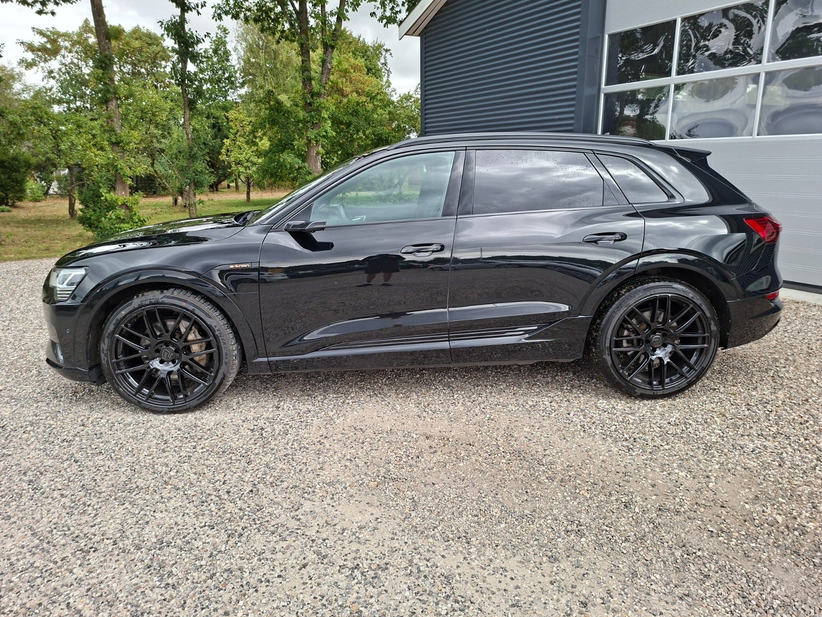 Audi e-tron 55 quattro, 408hp, 2020