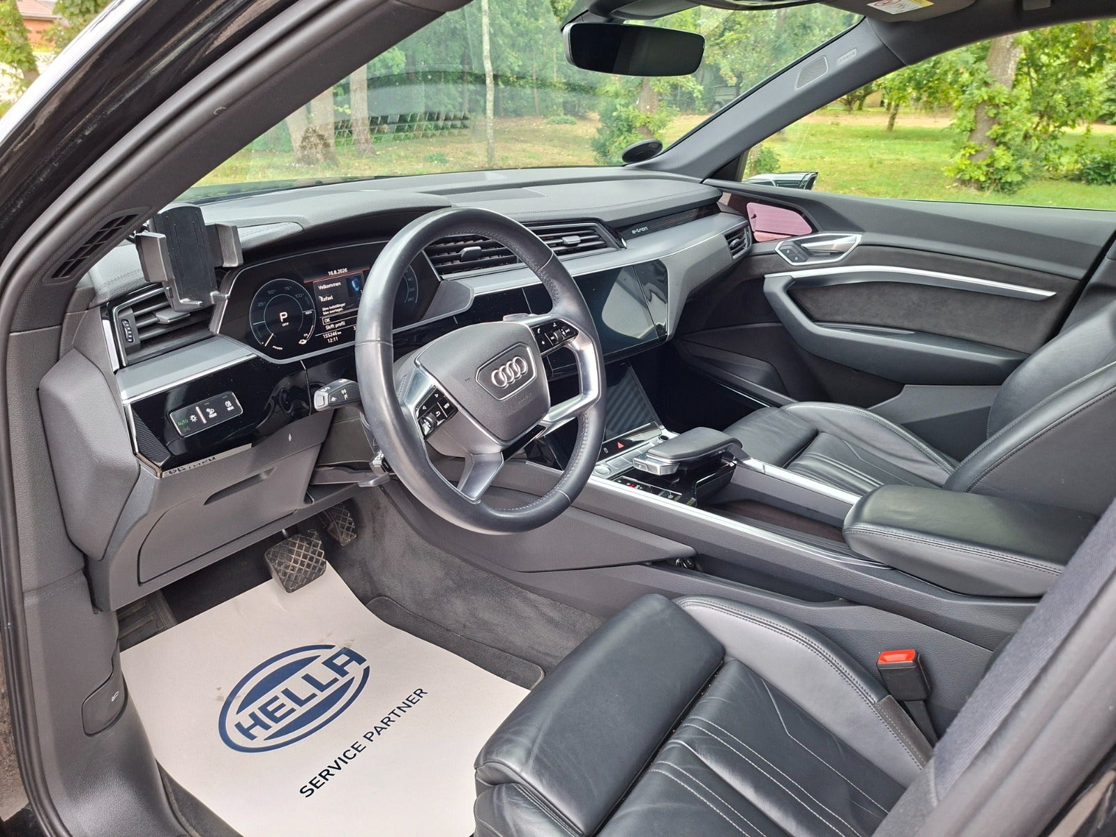 Audi e-tron 55 quattro, 408hp, 2020