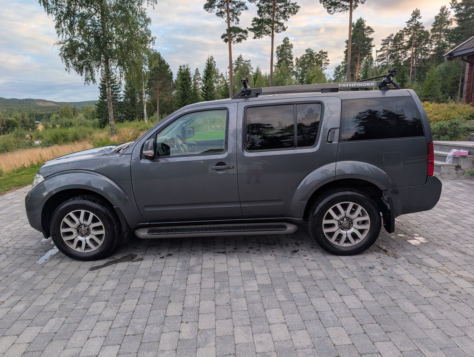 Nissan Pathfinder 2.5 4WD Automatic, 190hp, 2012