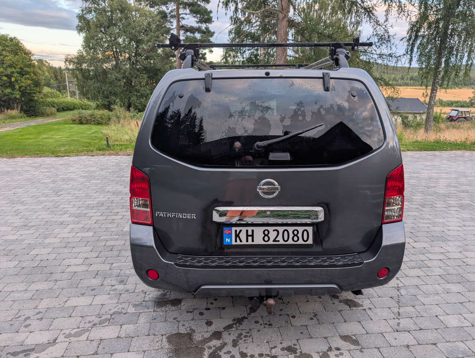 Nissan Pathfinder 2.5 4WD Automatic, 190hp, 2012