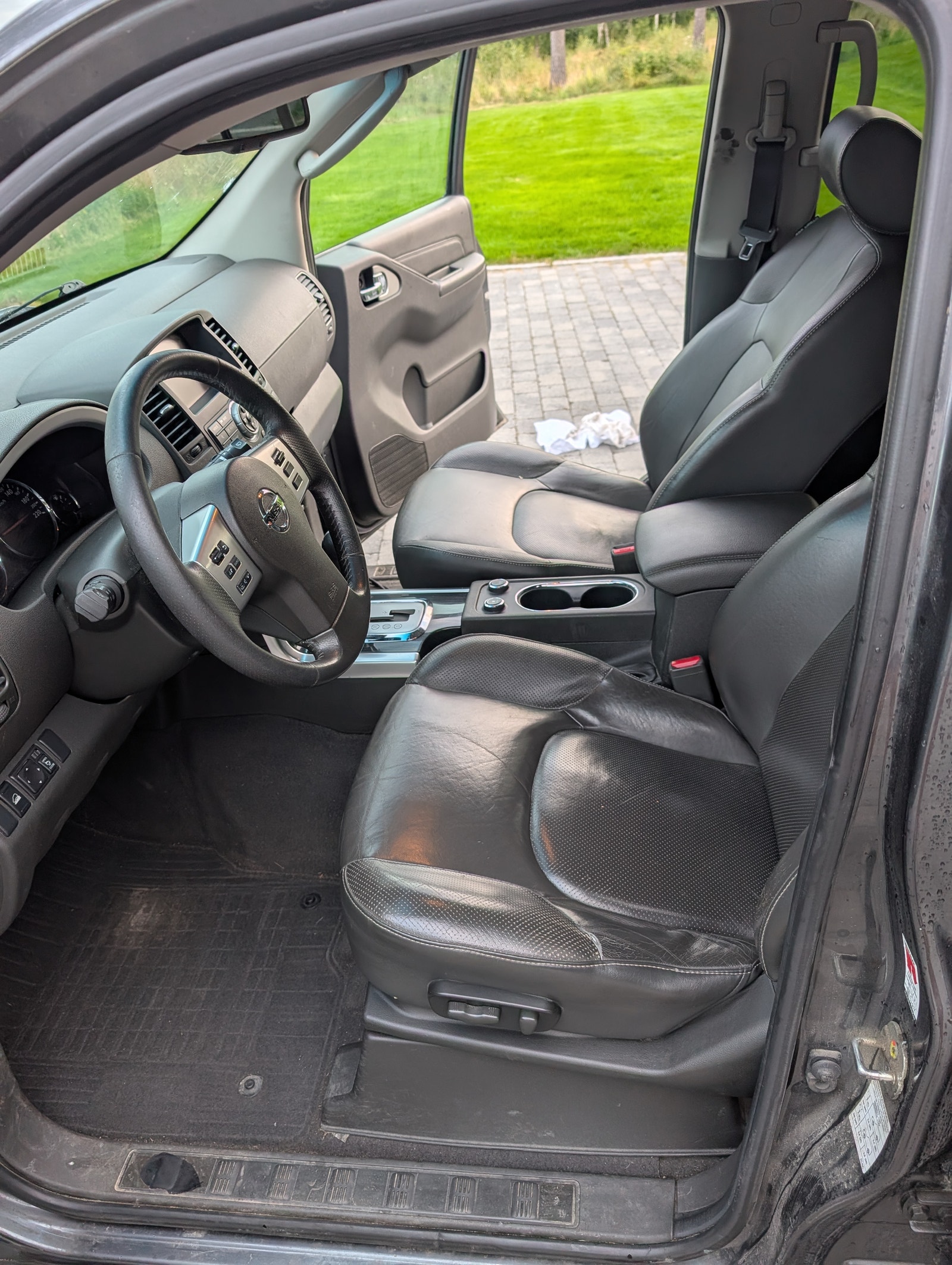 Nissan Pathfinder 2.5 4WD Automatic, 190hp, 2012