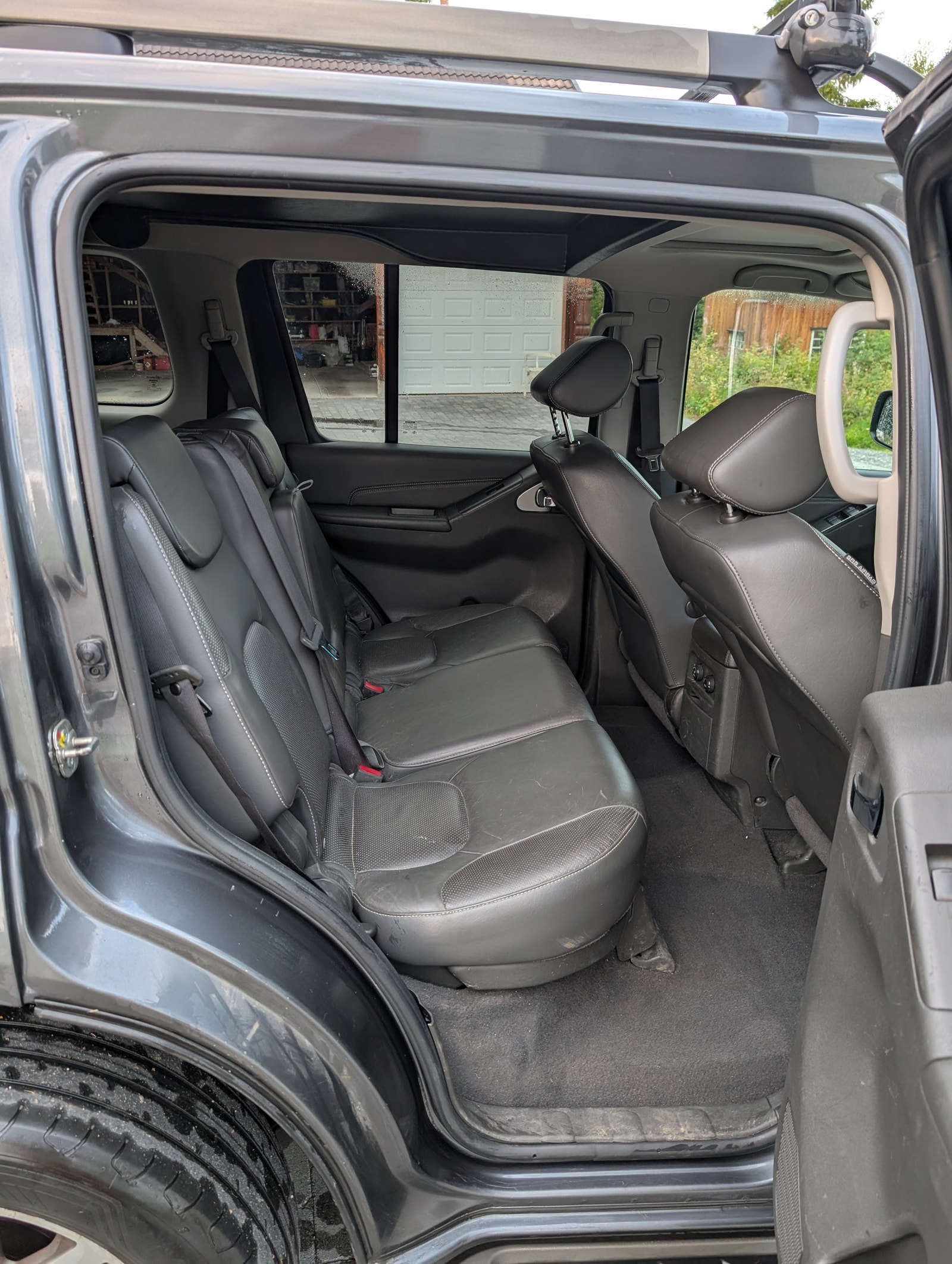 Nissan Pathfinder 2.5 4WD Automatic, 190hp, 2012