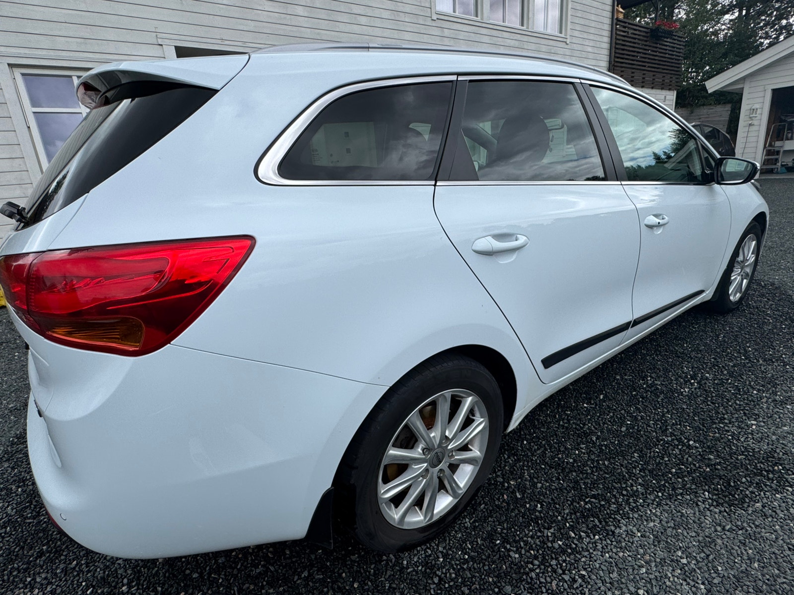Kia cee'd_sw 1.6 CRDi Automatic, 110hp, 2014