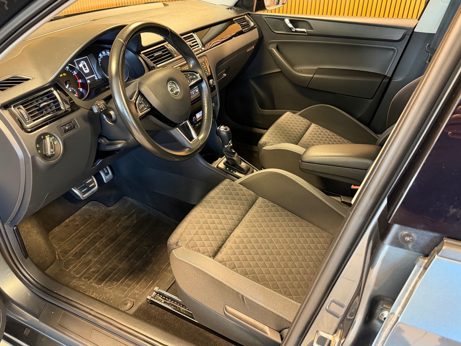 Škoda Rapid Spaceback 1.2 TSI DSG Sequential, 7-trins, 90ps, 2016