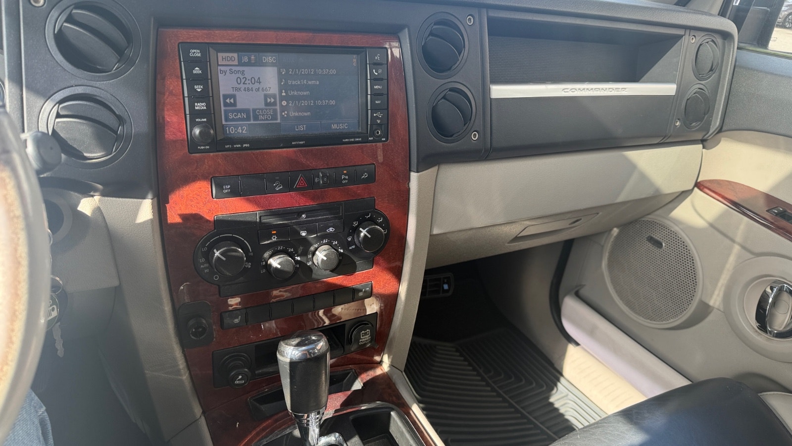 Jeep Commander 3.0 V6 CRD 4WD Automatic, 5-trins, 218ps, 2008