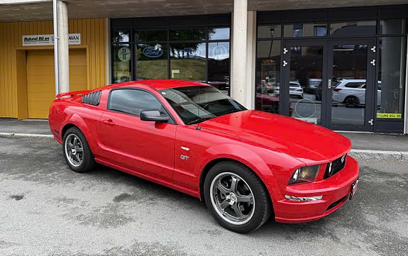 Ford Mustang GT Automatic, 5-trins, 304ps, 2005