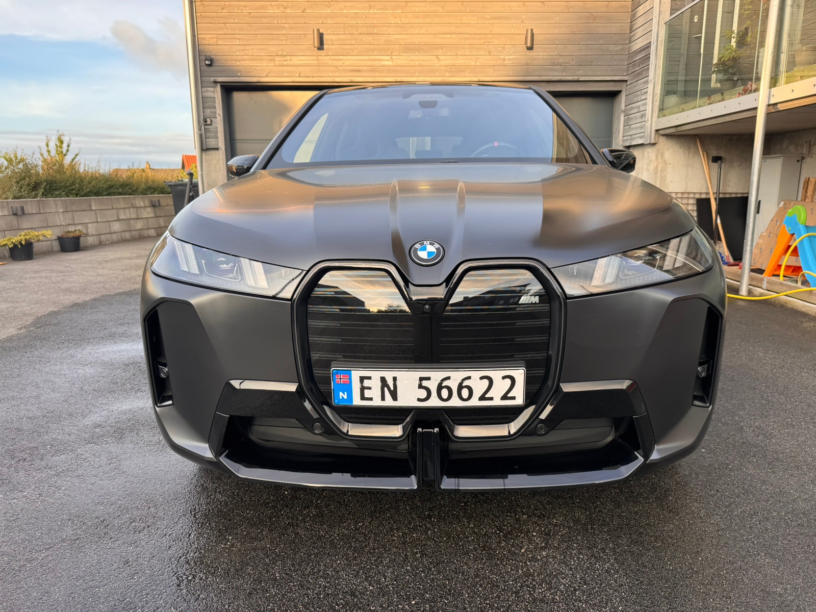 BMW iX M70 xDrive, 660hp, 2025