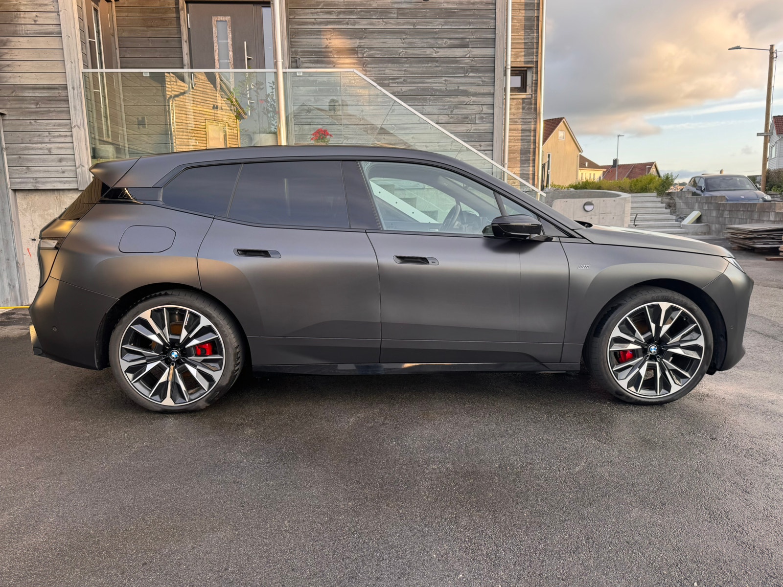 BMW iX M70 xDrive, 660hp, 2025