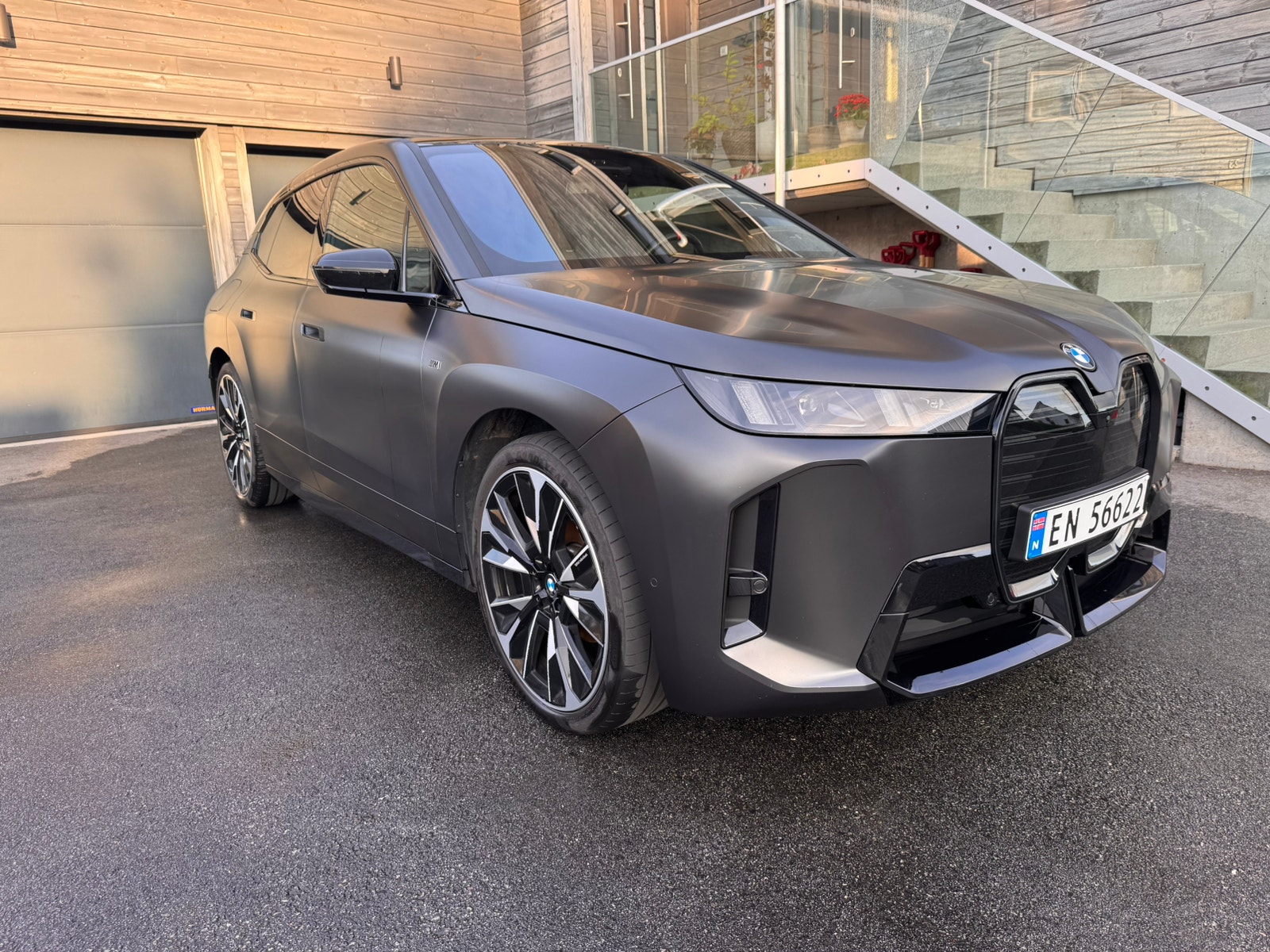 BMW iX M70 xDrive, 660hp, 2025